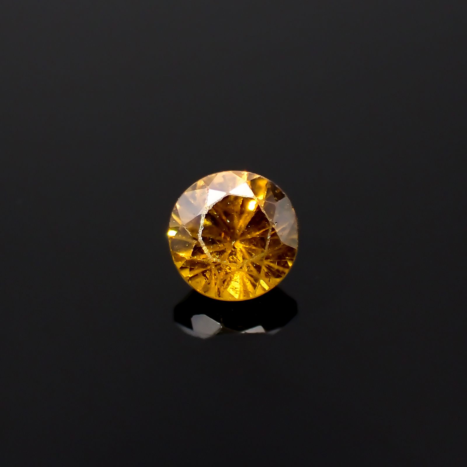 アンドラダイトグロッシュラーガーネット(宝石名アンドラダイト/グロッシュラー・ガーネット)ナミビア産 0.49ct 識別済[231224553]4.5x4.5mm前後