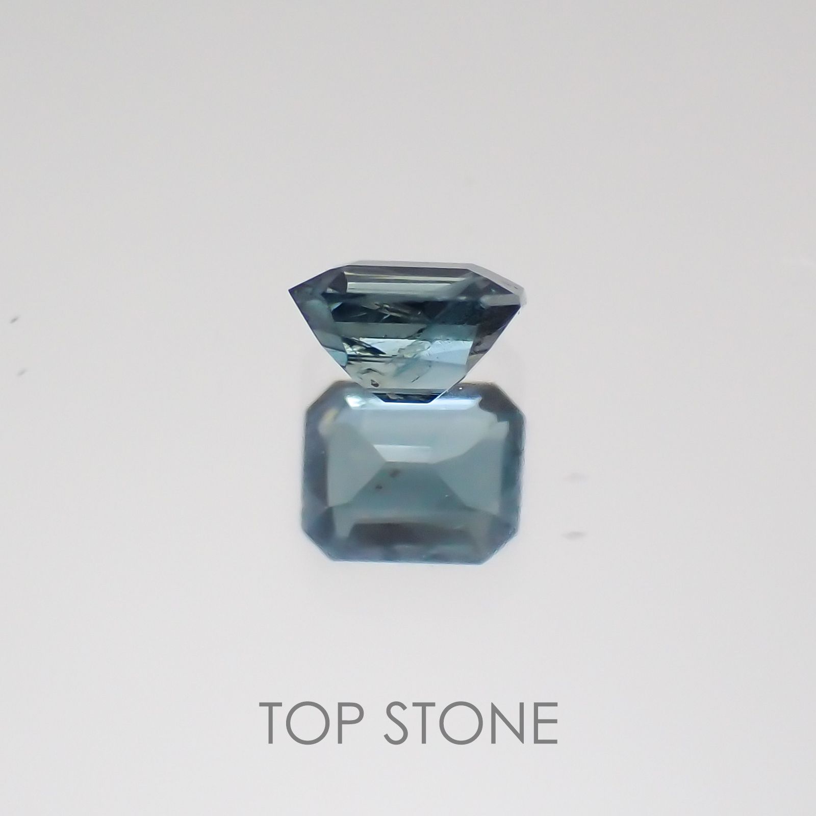 サファリン マダガスカル産 ルース 0.18ct[20128840]3.4×2.7mm前後