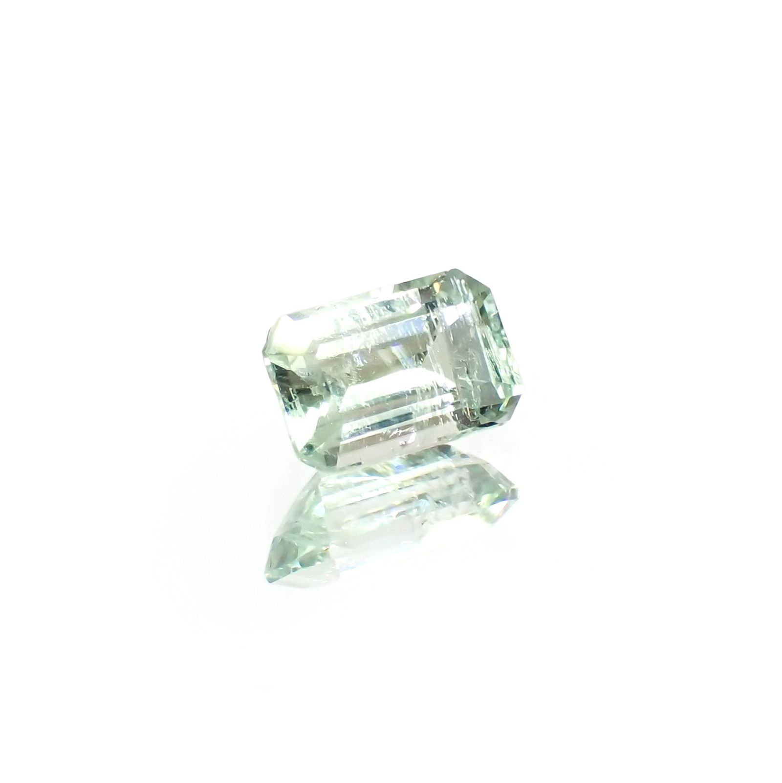 バナジウムコーネルピン(宝石名コーネルピン)タンザニア・タンガ州産 識別済 0.91ct / 6.7x4.4mm前後 [260815621]