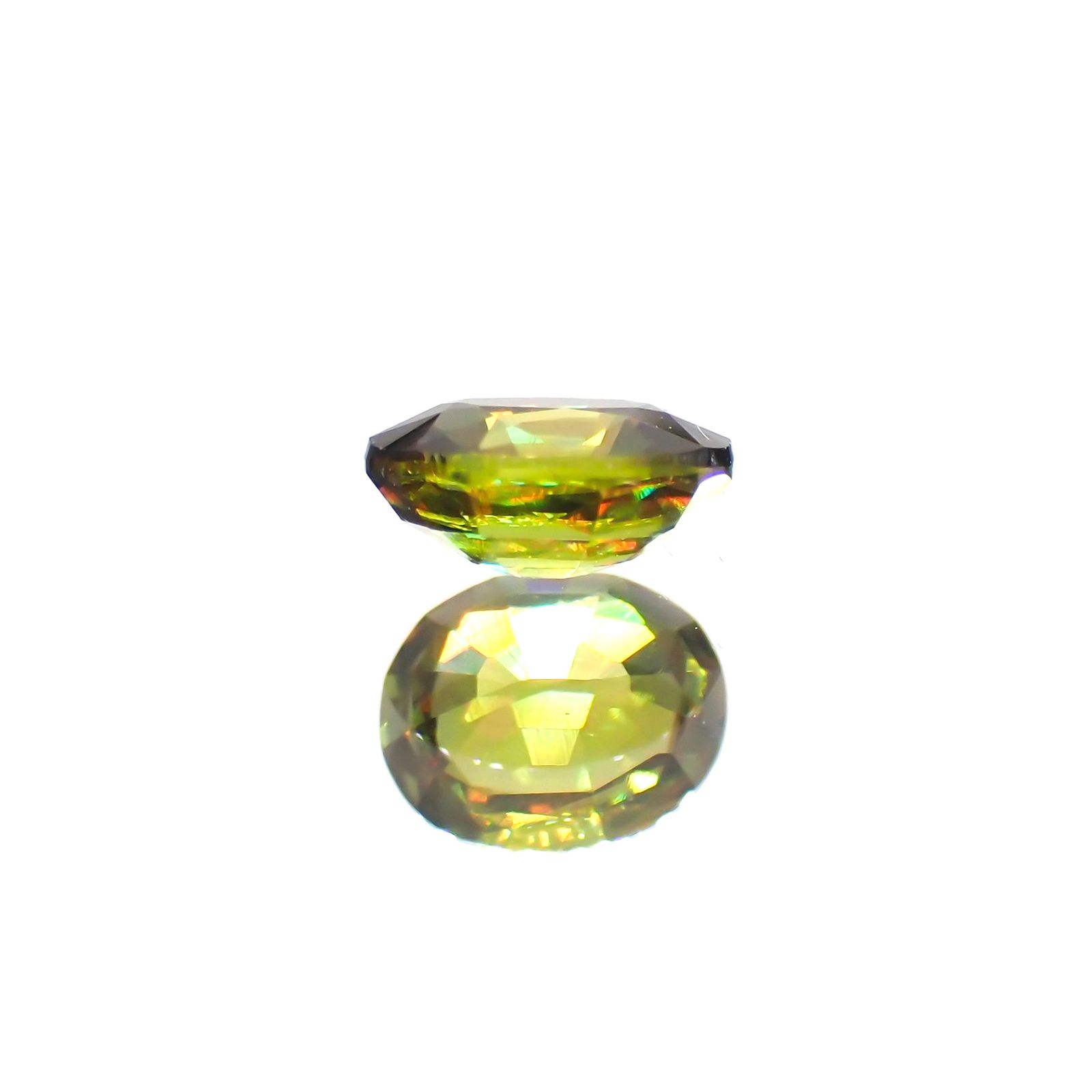 スフェーン(宝石名スフェーン)パキスタン産 識別済 0.56ct / 5.6x4.5mm前後 [220114128]