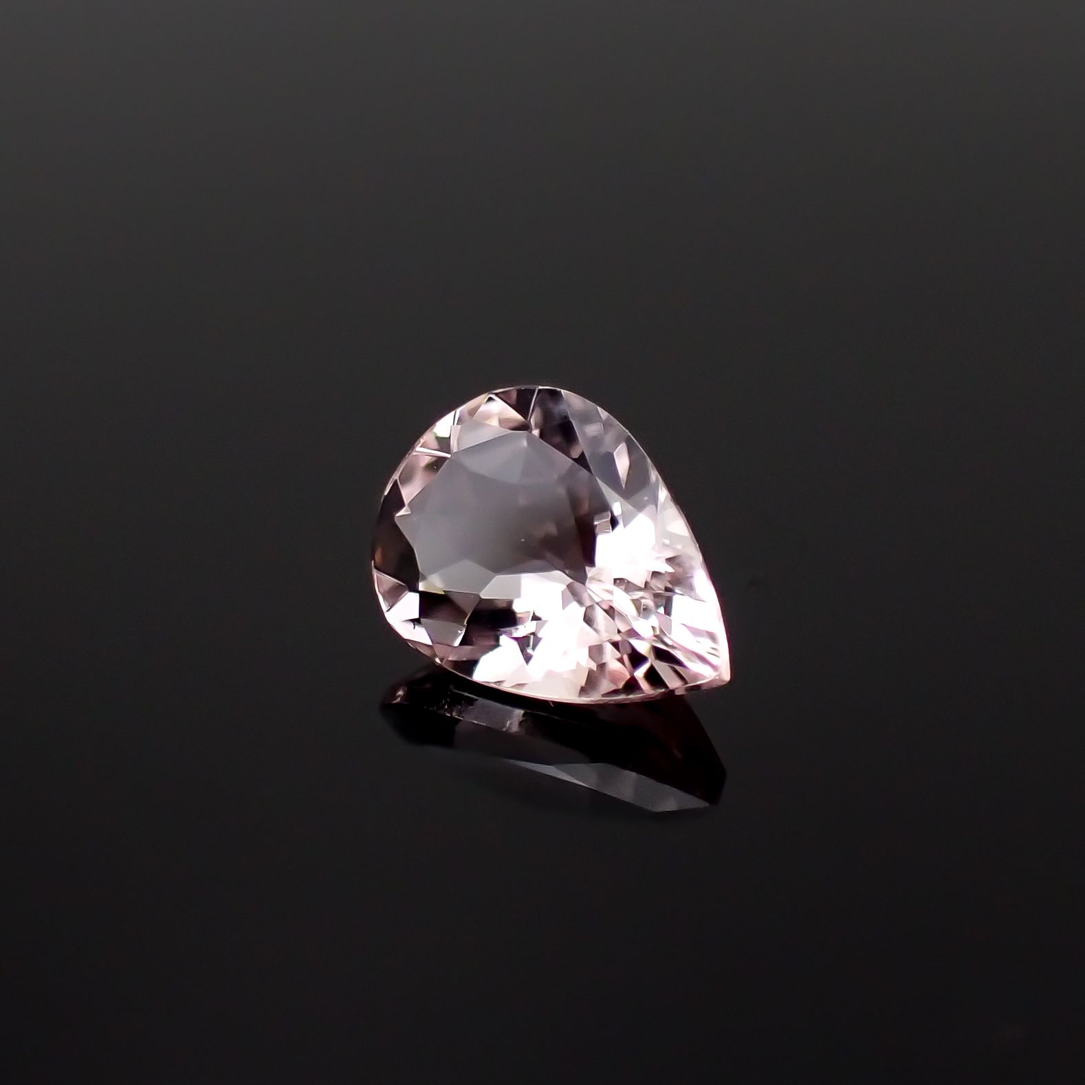 モルガナイト ブラジル産 0.60ct[230421791]7x5.1mm前後
