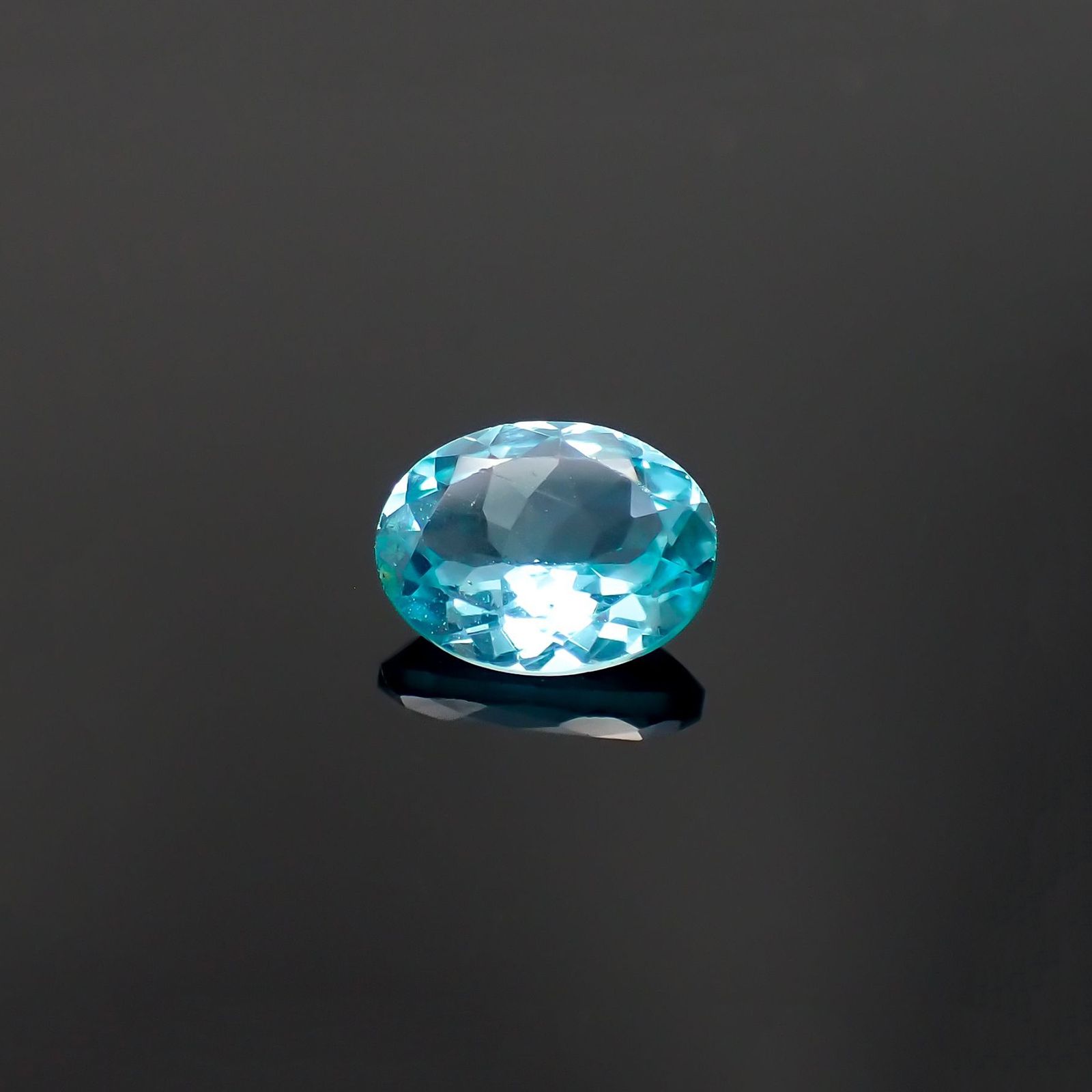 アパタイト(宝石名アパタイト)ブラジル産 識別済 1.28ct / 8x6.1mm前後 [251021342]
