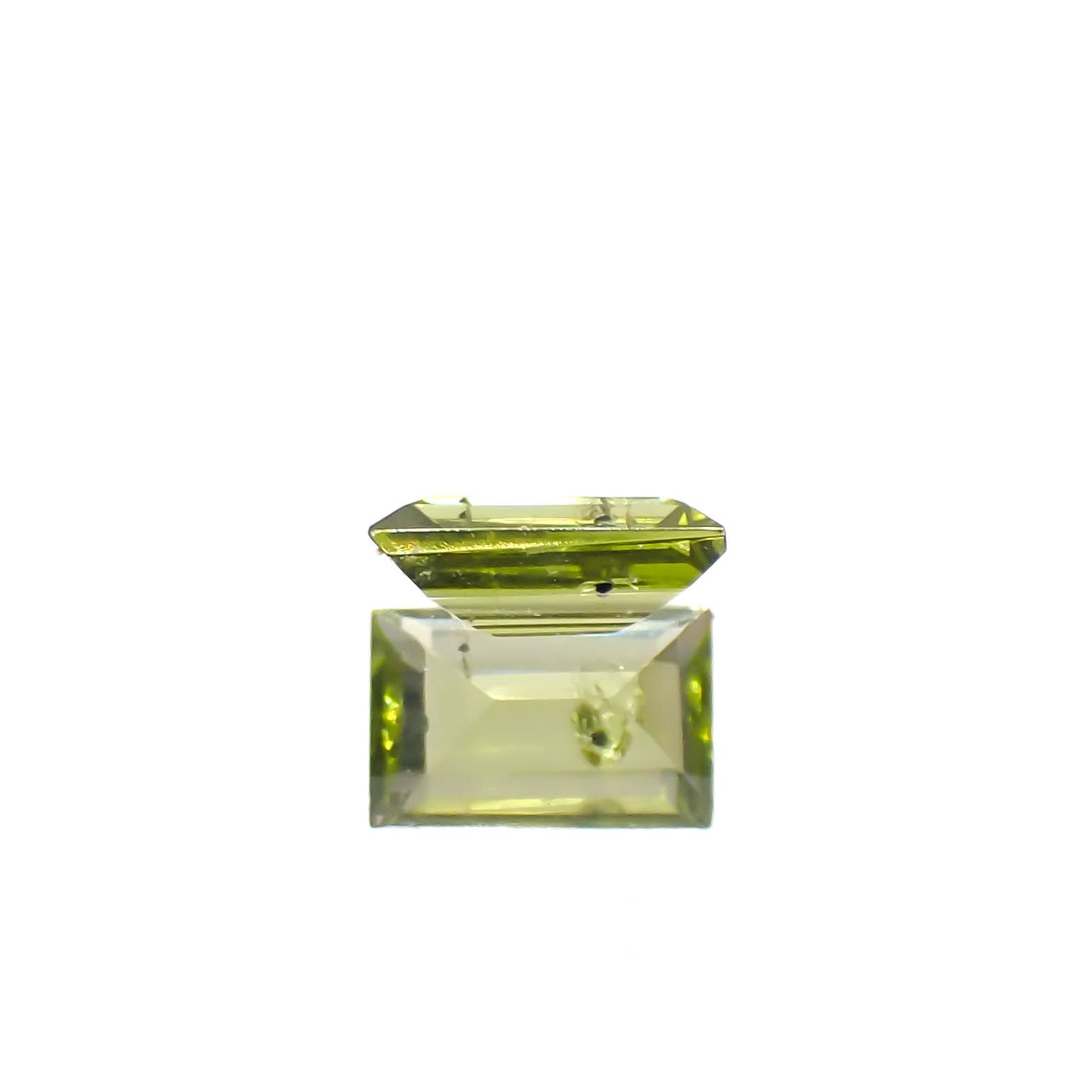ブラックリリーパッドペリドット アメリカ・アリゾナ州産 0.41ct[240627935]5.4x3.5mm前後