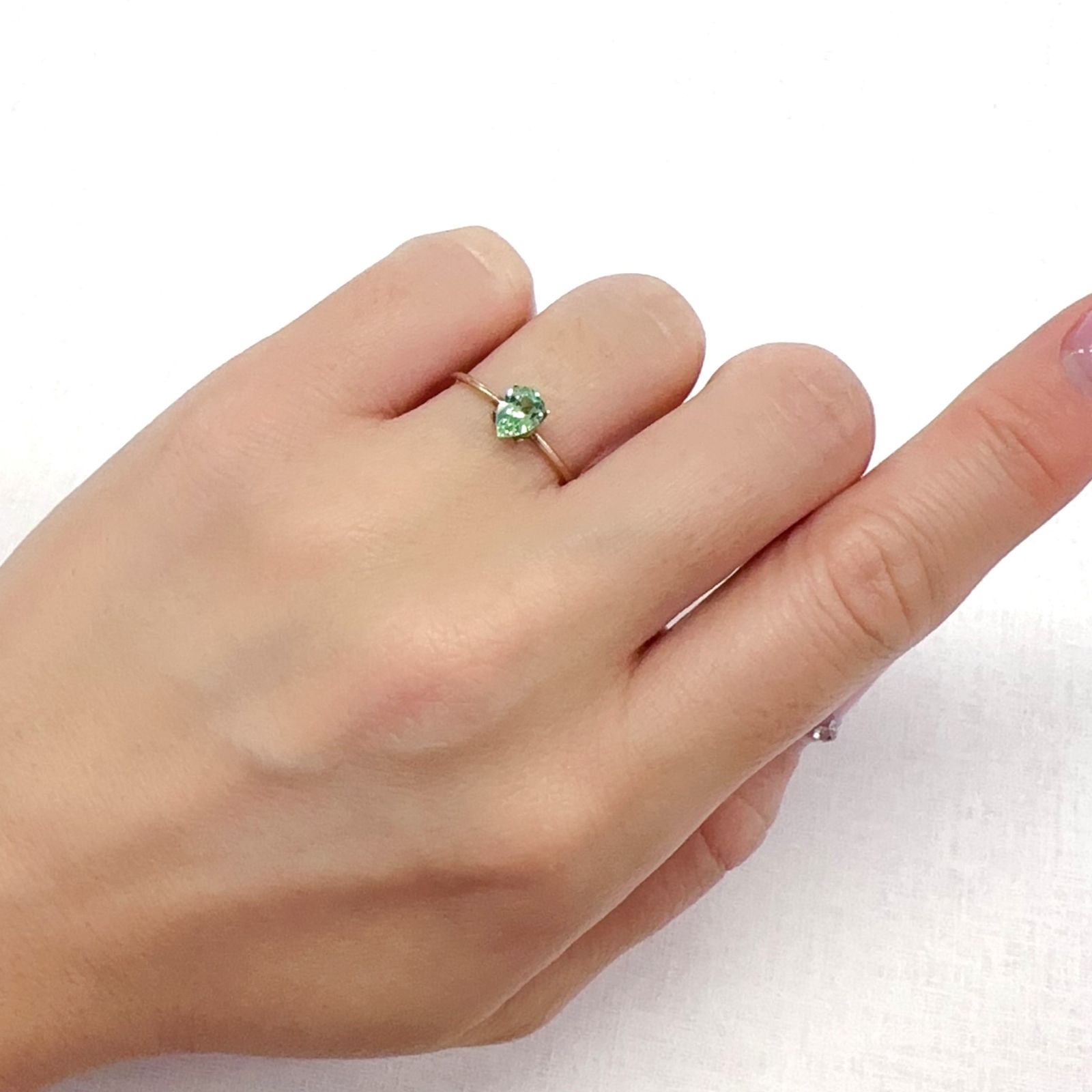 ミントガーネット タンザニア産 0.62ct[231023743]6.1x4.5mm前後