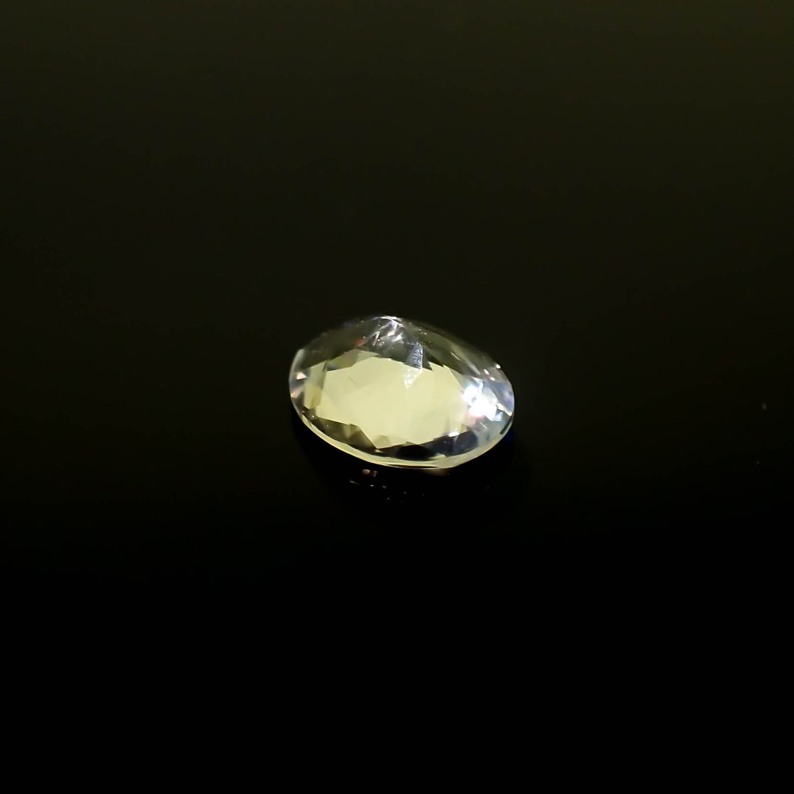 レインボームーンストーン ザンビア産 0.50ct[231224805]6.6x5.4mm前後