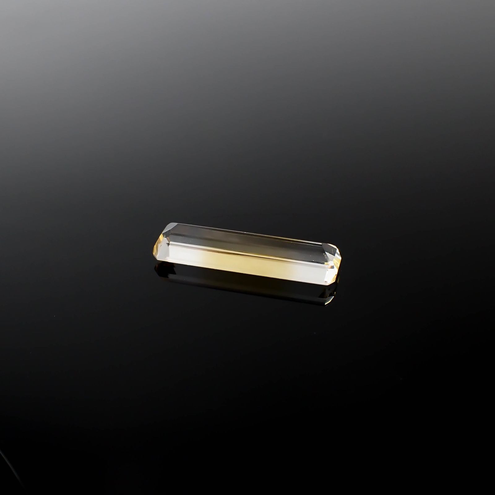 バイカラーシトリン ブラジル・ミナスジェライス州産 5.92ct[240326455]22.8x6.5mm前後