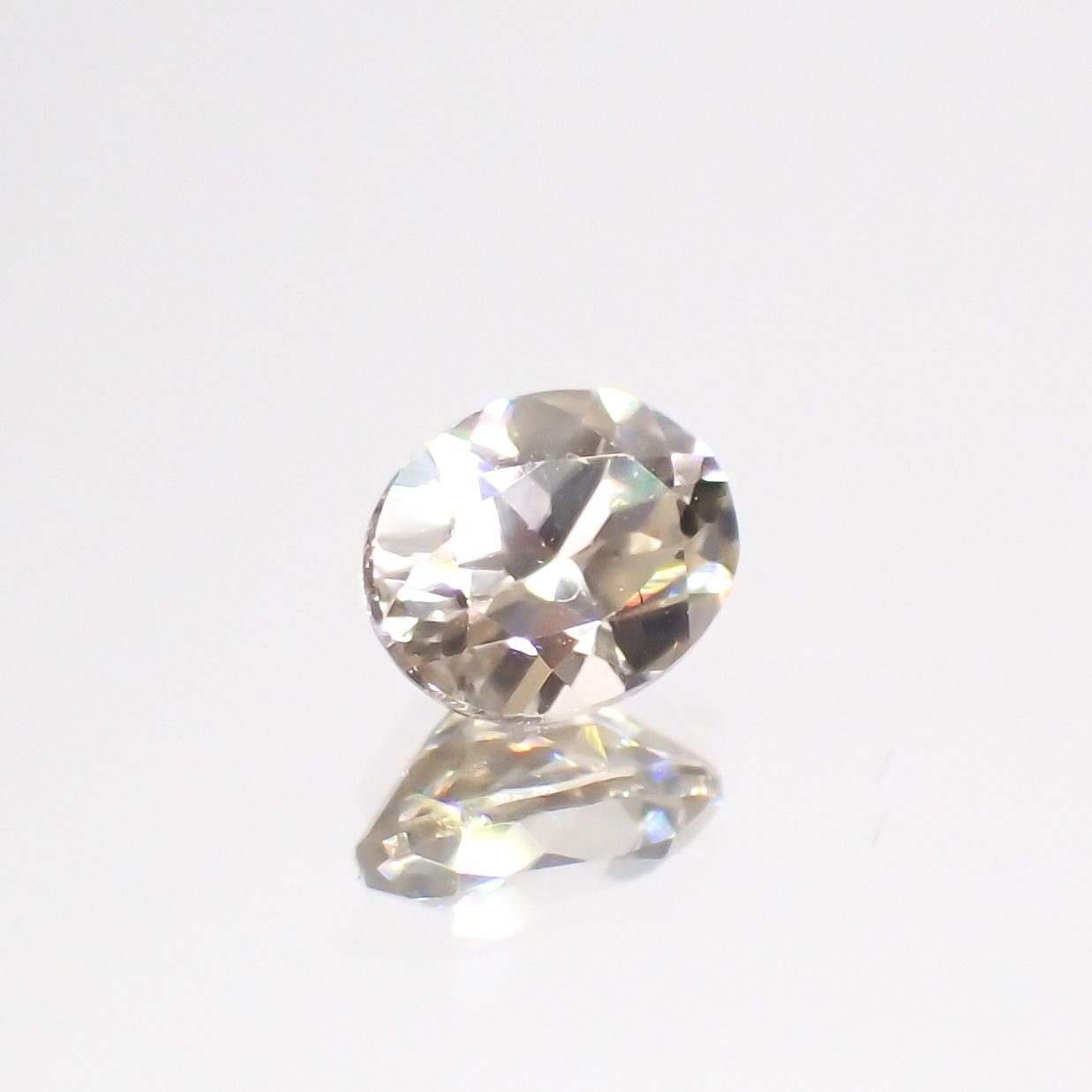 シャンパンカラージルコン(宝石名ジルコン)スリランカ/カンボジア産 0.59ct 識別済[230722984]5.2x4.1mm前後