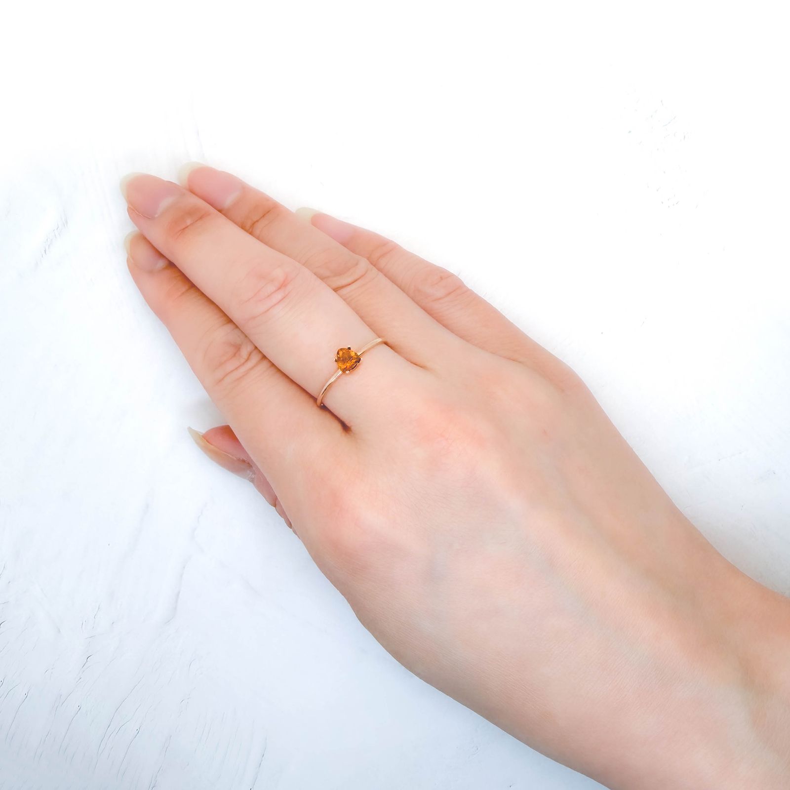 ゴールデンアイオライト(宝石名コーディエライト)マダガスカル産 識別済 0.24ct / 4.4x4.6mm前後 [260532197]