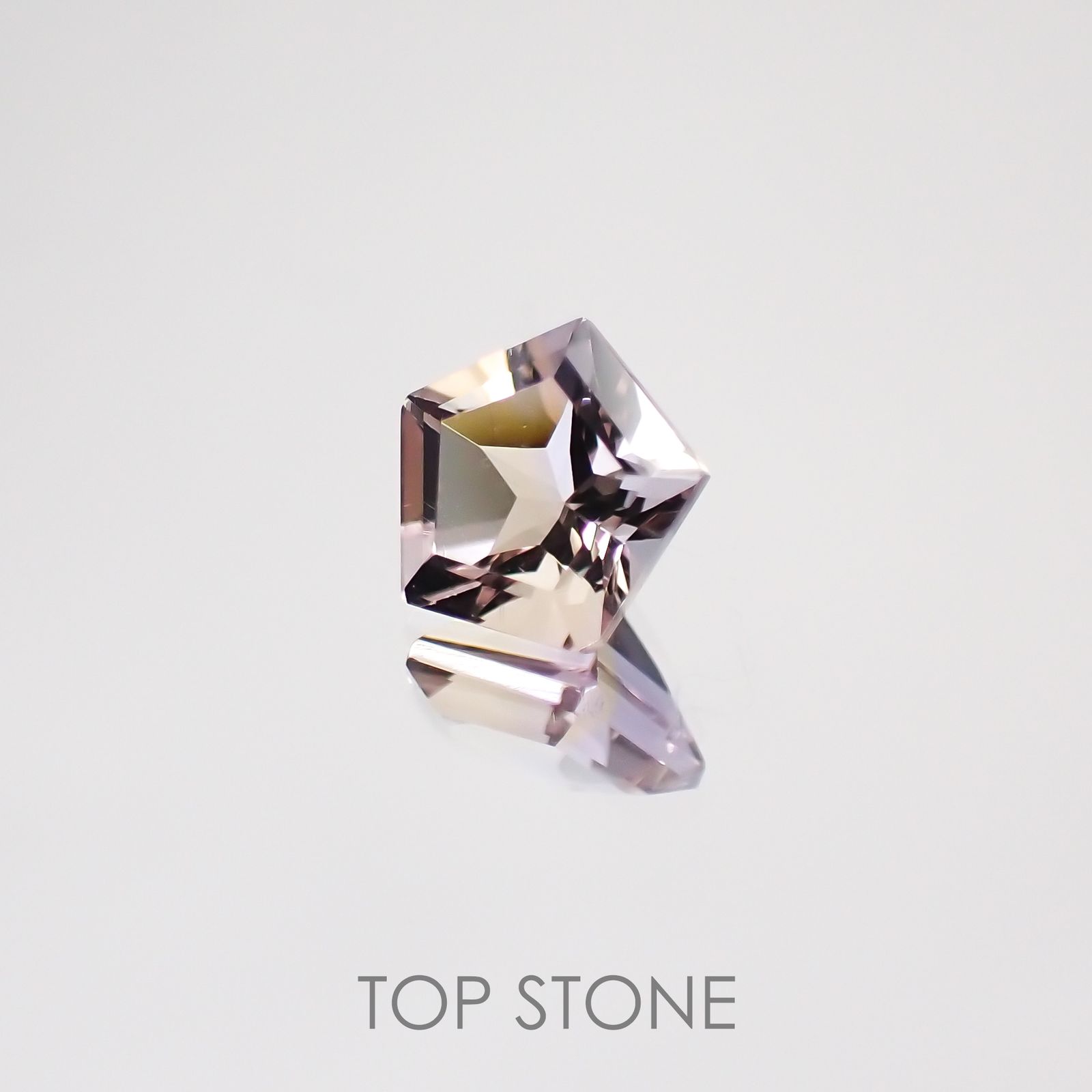 ◇ペンタゴンカット◇アメトリンSA(宝石名バイカラー・クォーツ/別名アメトリン) ボリビア産 0.72ct 識別済[210611044]6.1×6.3mm前後