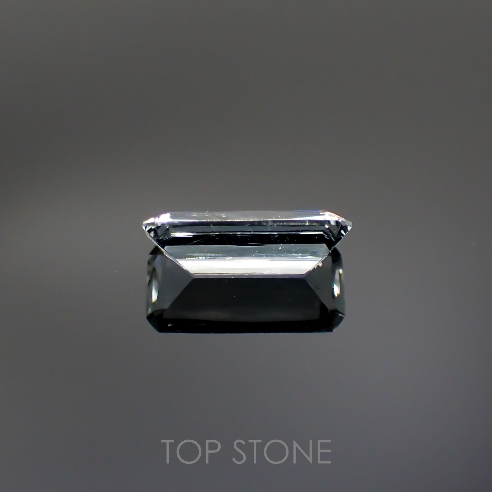 ジェレメジェバイト(宝石名エレメージェバイト) ナミビア産 1.386ct ソ付(彩珠)[20095027]10.3×4.9mm前後