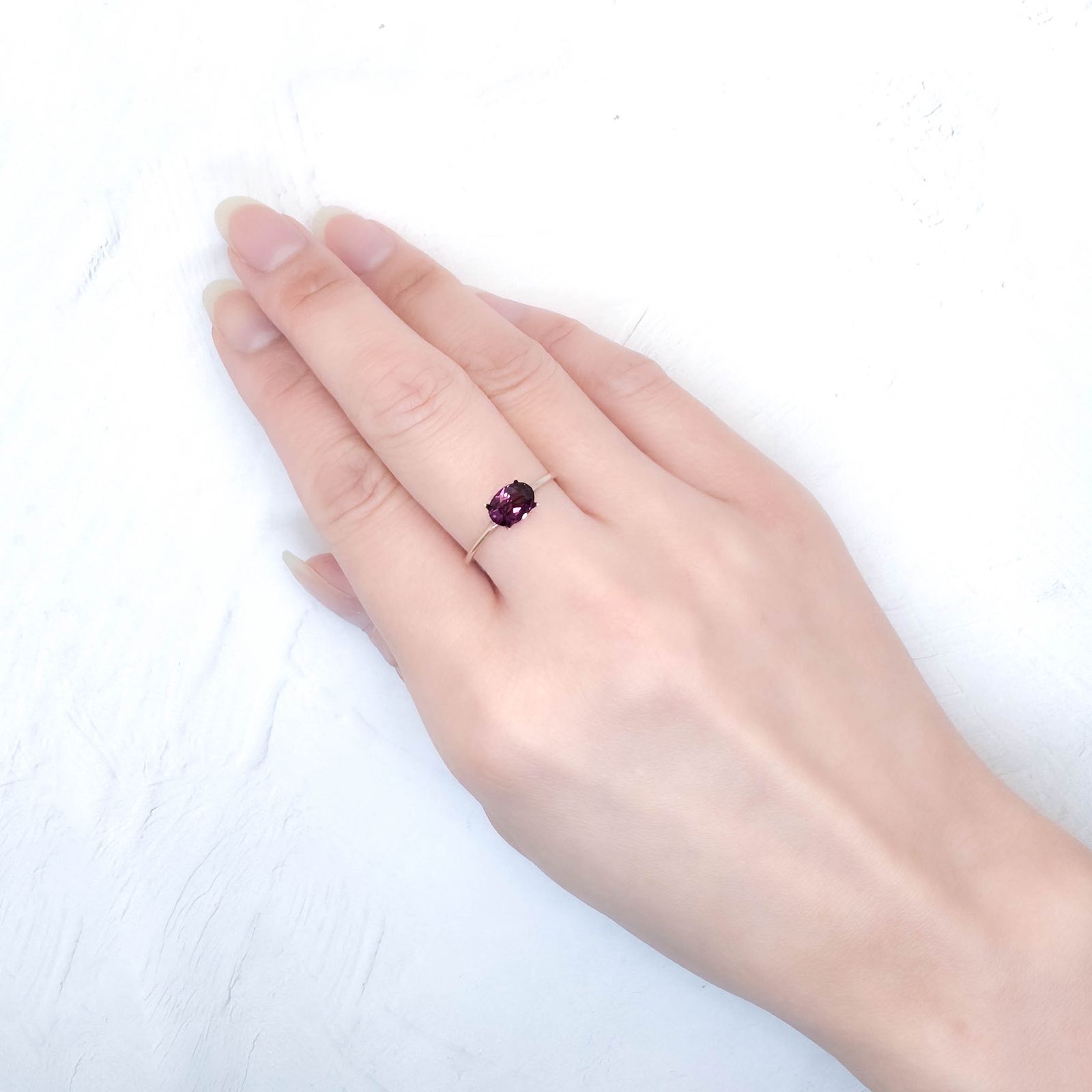 ロードライトガーネット(宝石名ロードライト・ガーネット)ブラジル産 識別済 0.89ct / 7.1x5.1mm前後 [251231408]