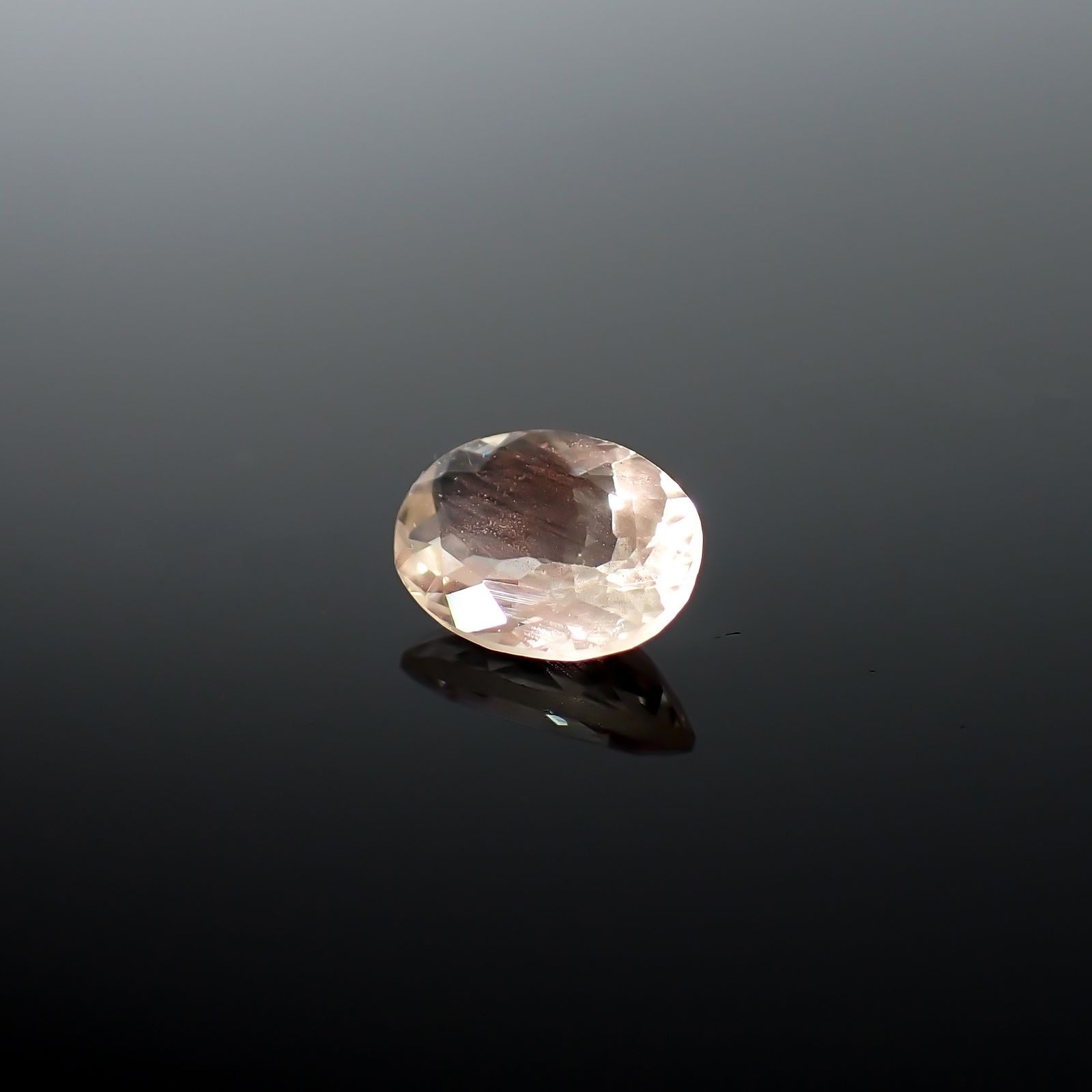 オレゴンサンストーン アメリカ・オレゴン州産 0.87ct / 7.7x5.8mm前後 [260732640]