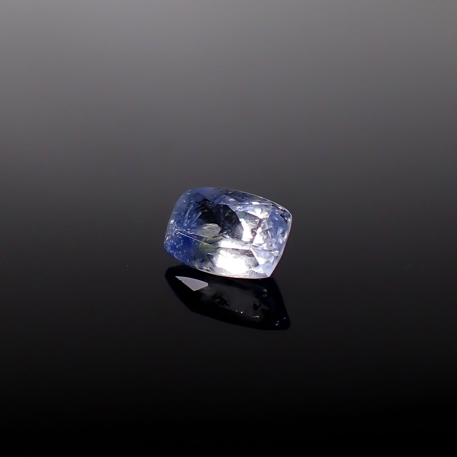 デュモルチェライトインクォーツ ブラジル産 0.81ct / 7.3x4.9mm前後 [260331843]