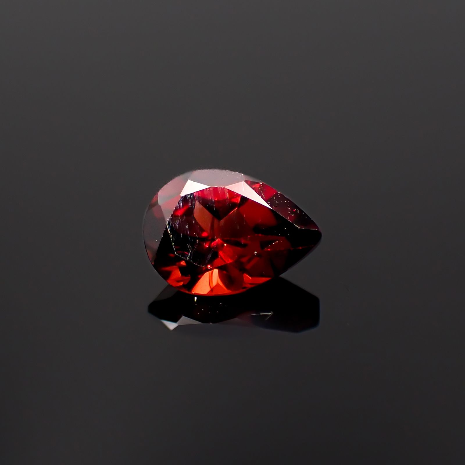パイラルスパイトガーネット モザンビーク産 0.84ct[230421778]7x5mm前後