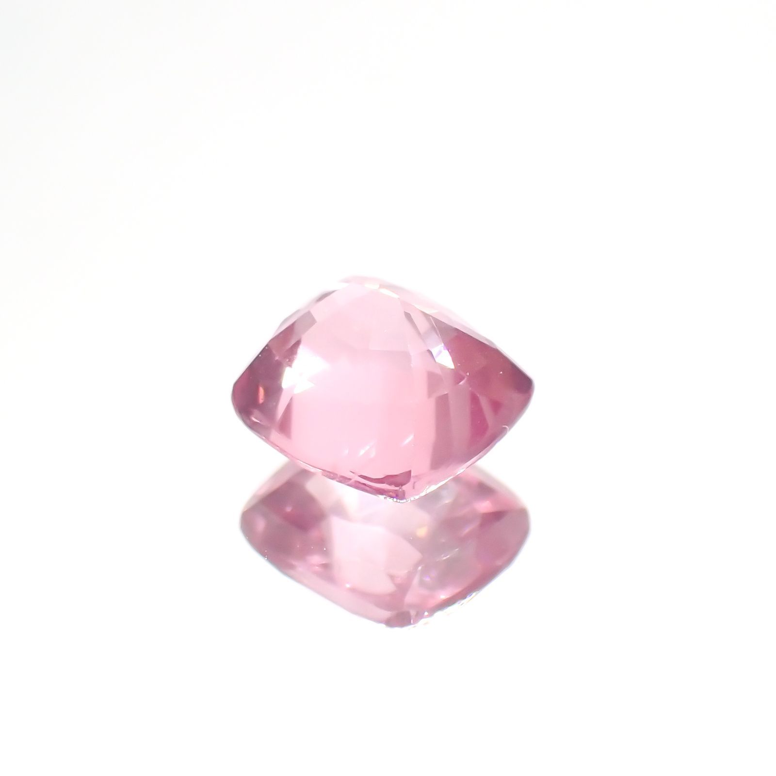 ピンクスピネル(宝石名ピンク・スピネル)タンザニア産 1.305ct ソ付(彩珠)[231124093]6.4x5.9mm前後