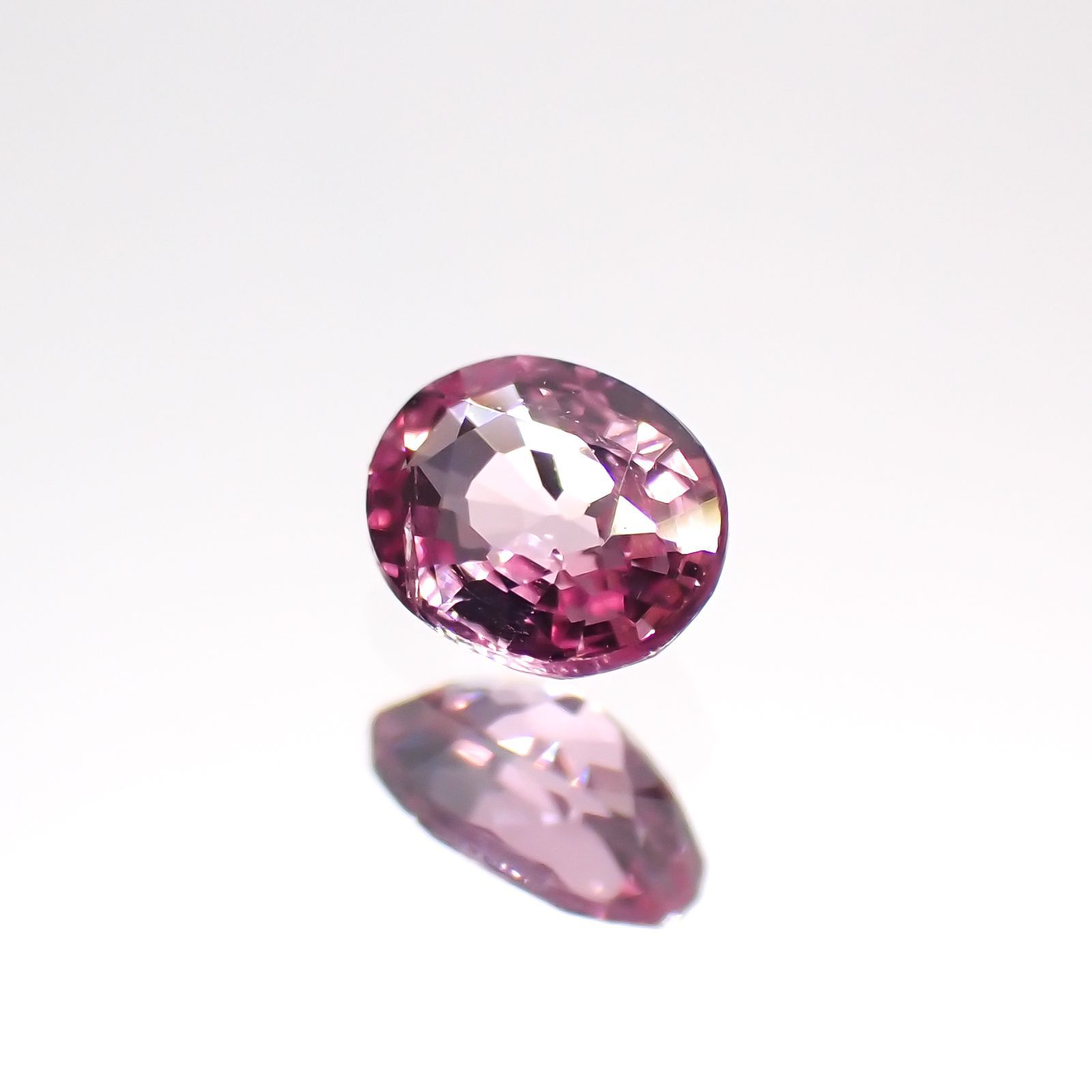 パパラチャサファイア(宝石名サファイア/別名パパラチャ・サファイア) スリランカ産 0.214ct ソ付(DGL)[20106140]4×3.1mm前後