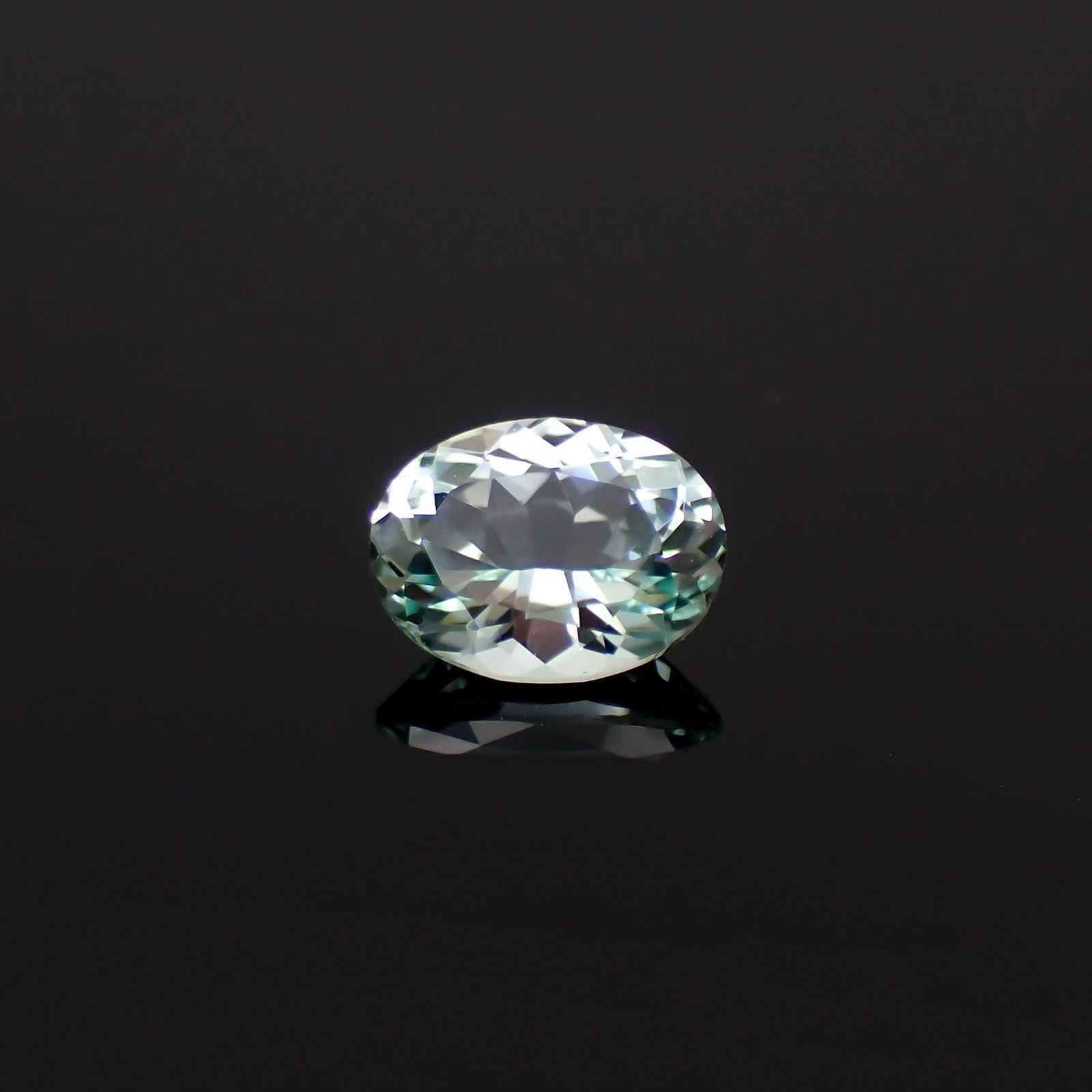 ミントベリル ブラジル産 0.60ct / 6.6x5mm前後 [230119948]