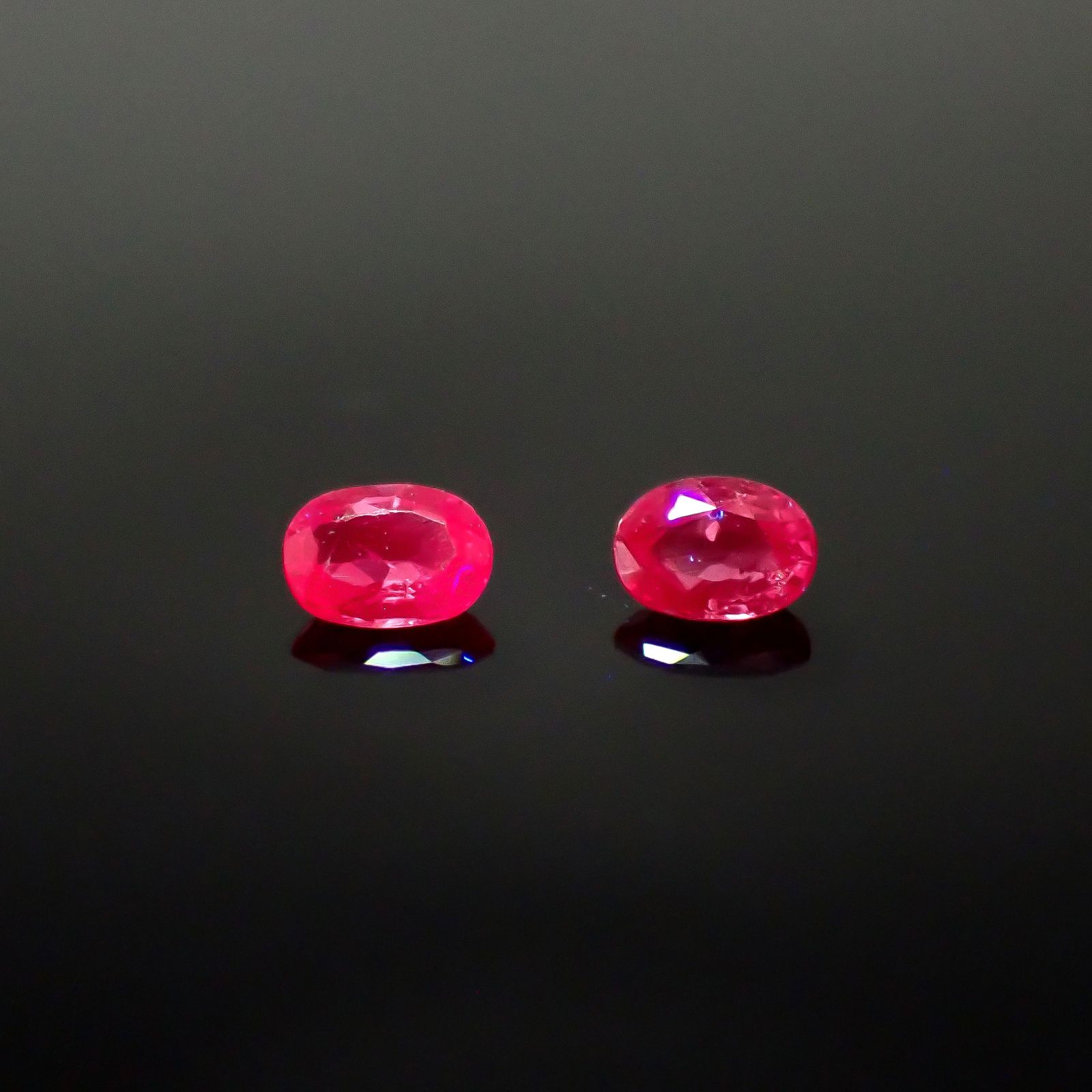 ◇ペアセット◇ルビー モザンビーク/ビルマ産 0.27ct(2pcs合計) [250630557]3.5-3.6x2.5-2.6mm前後