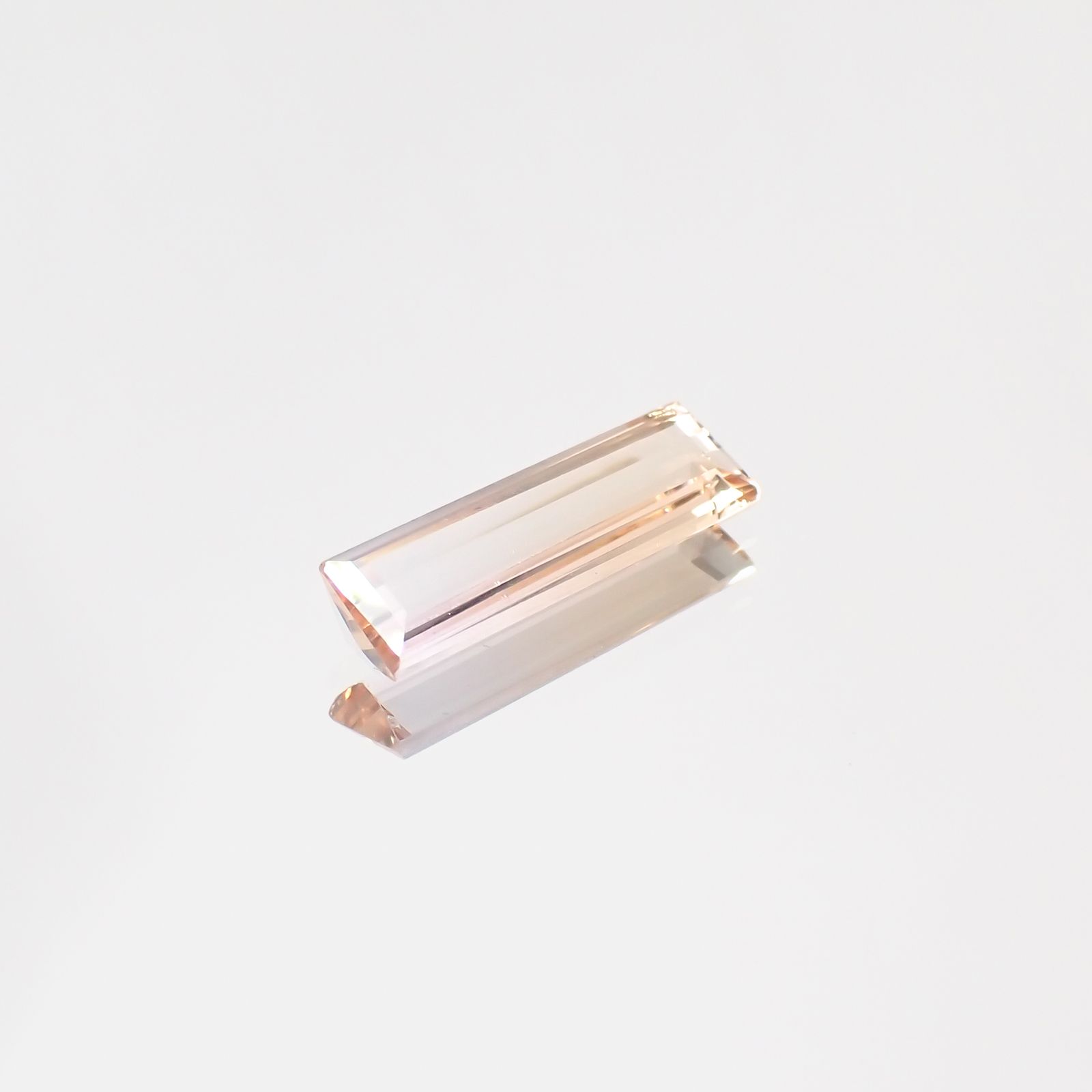 バイカラートパーズ ブラジル産 1.22ct[231023705]12.3x3.9mm前後