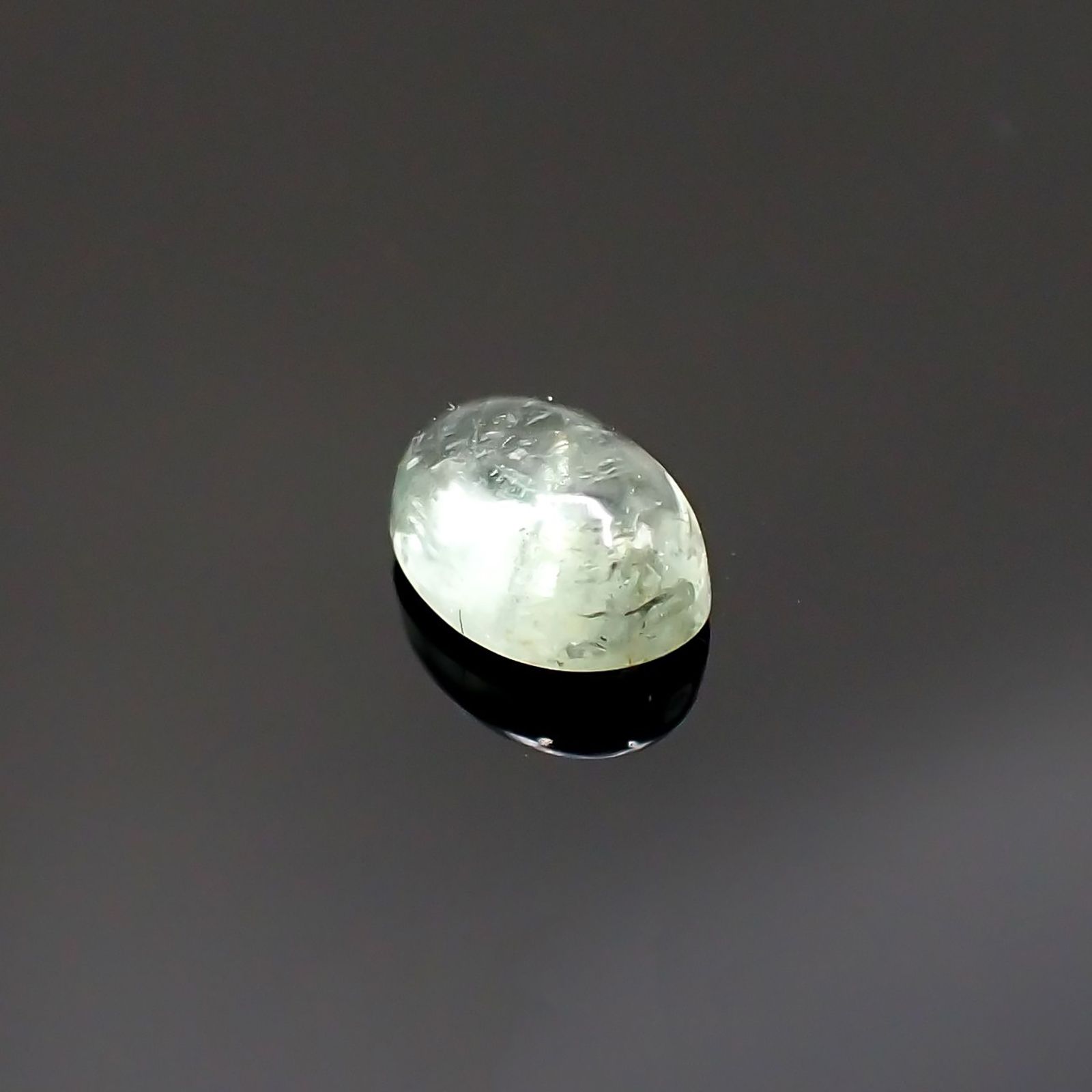 バナジウムコーネルピン(宝石名コーネルピン)タンザニア・タンガ州産 識別済 1.17ct / 6.9x5.1mm前後 [260815567]