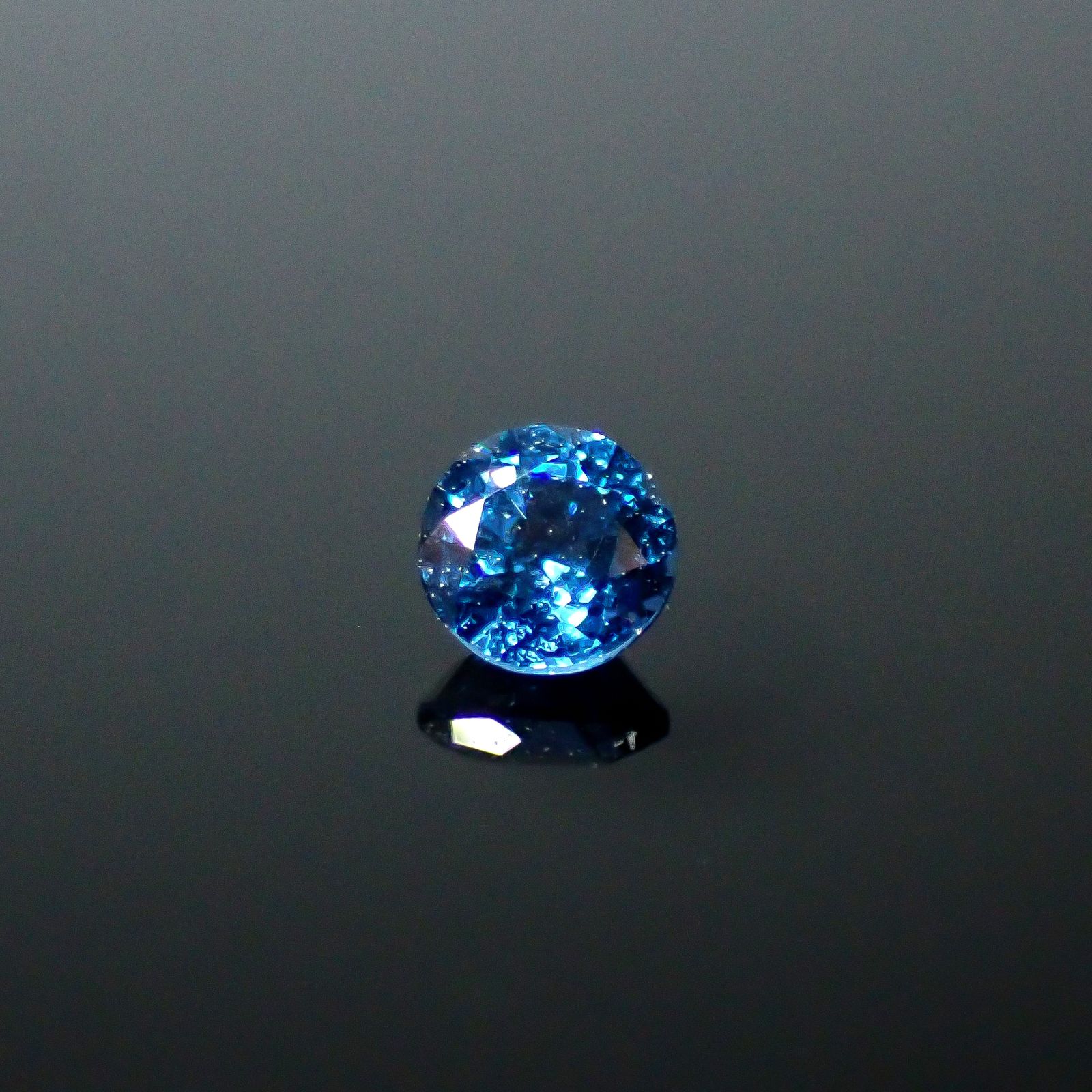 ガーナイト ナイジェリア産 0.15ct / 2.9x2.9mm前後 [250730656]