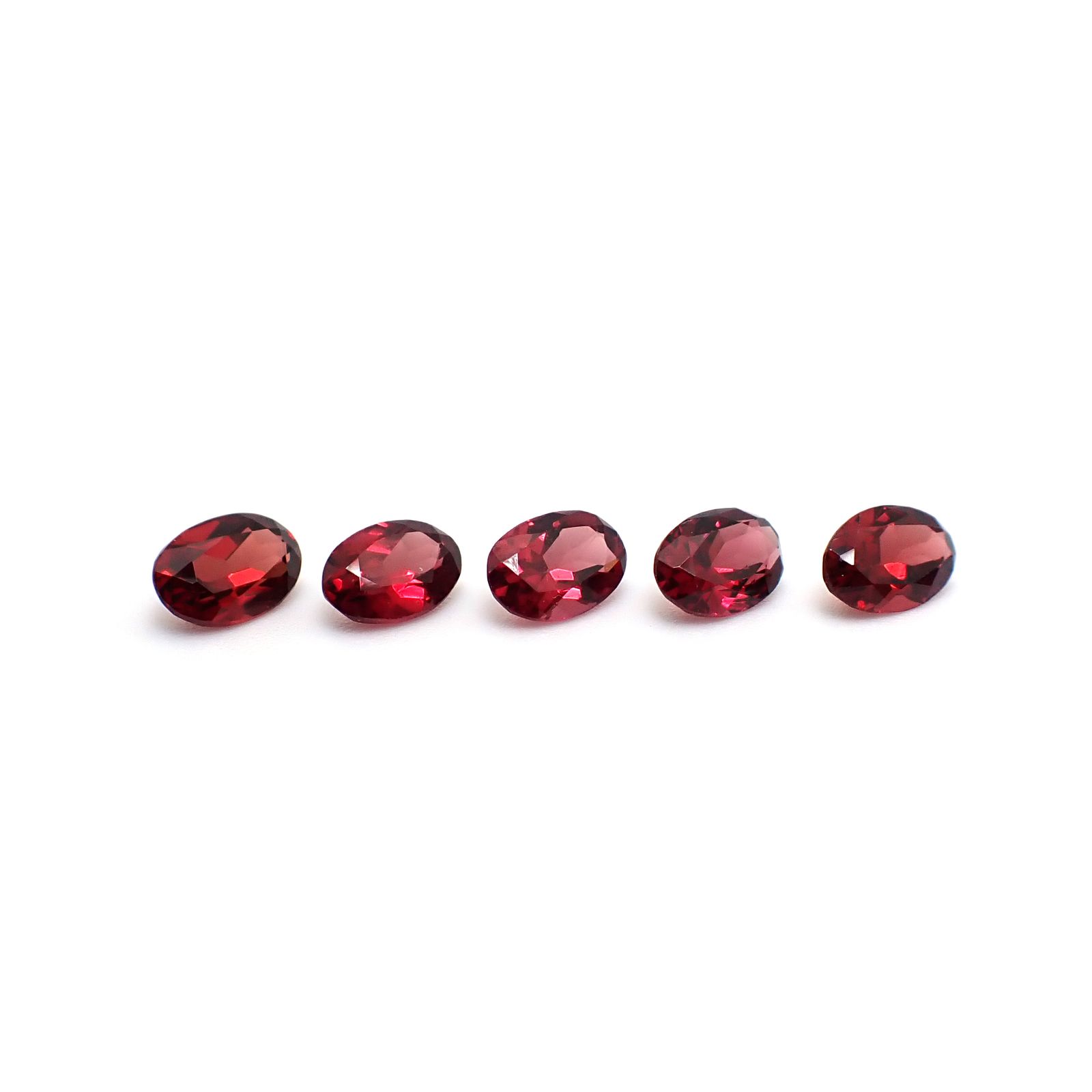 ◇ランダムセレクト◇パイロープアルマンディンガーネット モザンビーク産 約0.50ct / 6.1x4.1mm前後 [260532205-PAC]