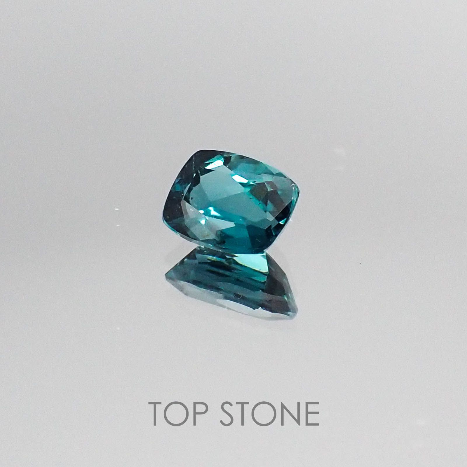 ブルートルマリン ブラジル産 ルース 0.69ct[20073874]6.3×4.9mm前後