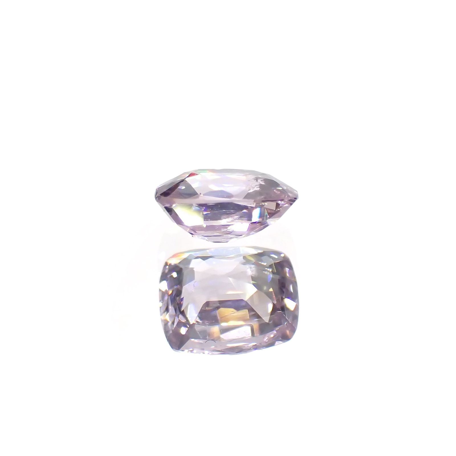 パープルスピネル(宝石名スピネル)ビルマ産 識別済 0.80ct / 6.1x5.4mm前後 [231124306]