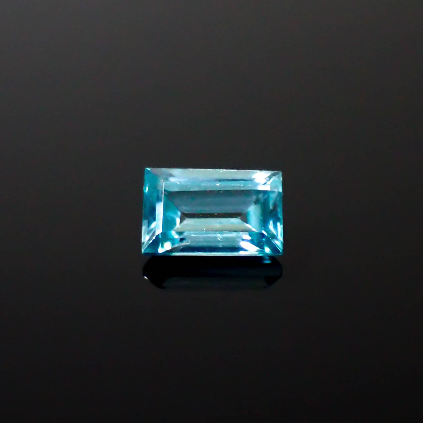 ブルージルコン カンボジア産 0.93ct [241229627]6.1x3.8mm前後