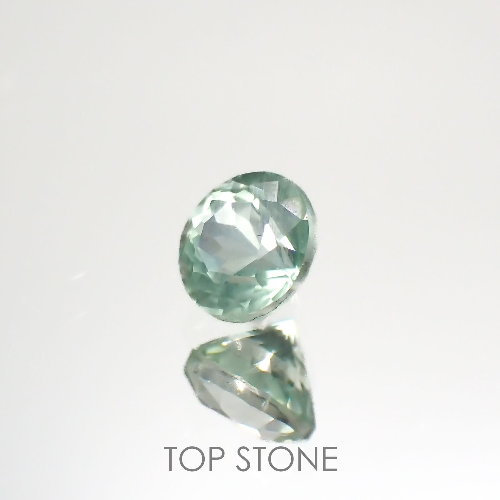 バナジウムコーネルピン(宝石名コーネルピン)タンザニア・タンガ州産 0.58ct 識別済[220716905]4.8x4.7mm前後