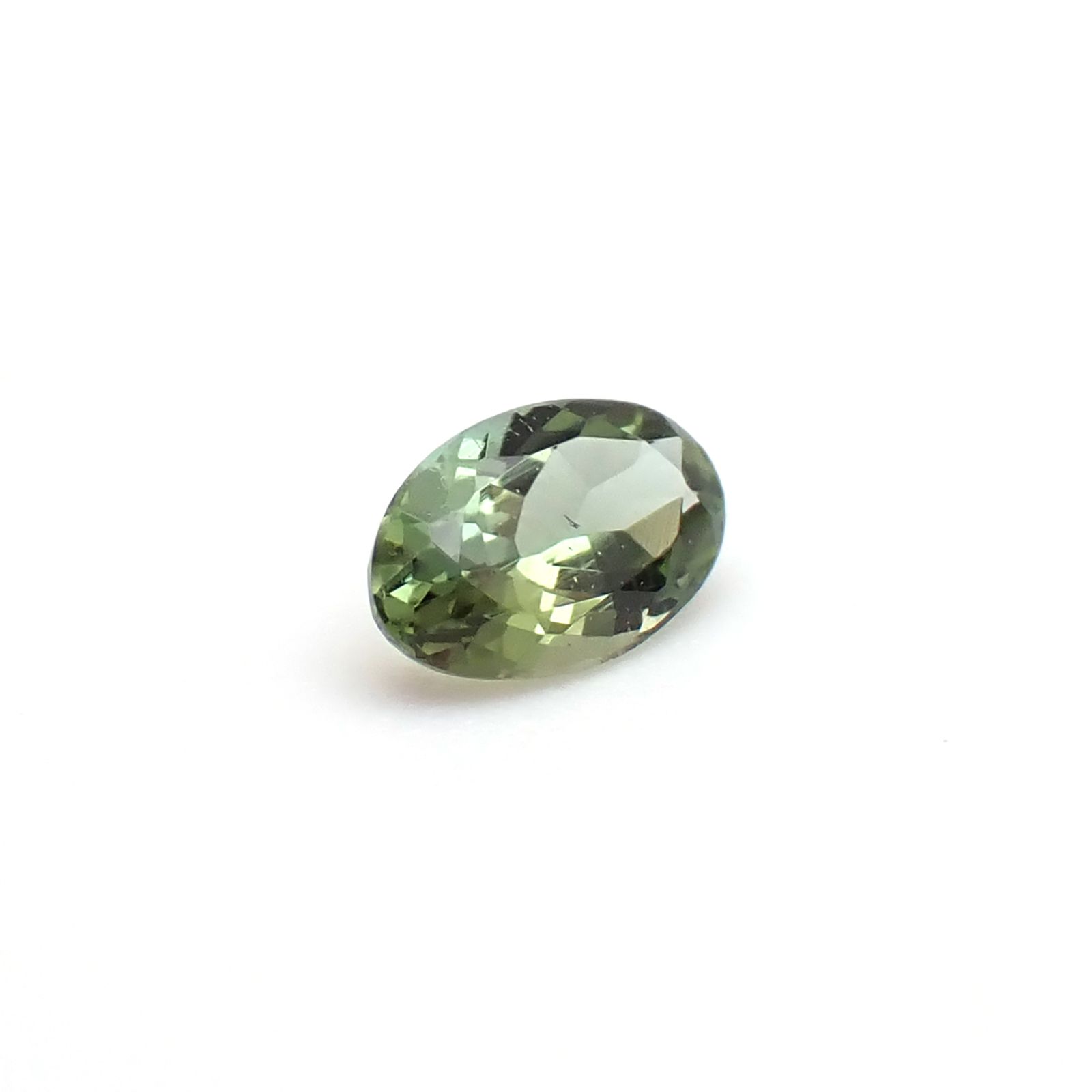 グリーンゾイサイト(宝石名ゾイサイト)タンザニア産 識別済 0.21ct / 4.9x3mm前後 [260932856]