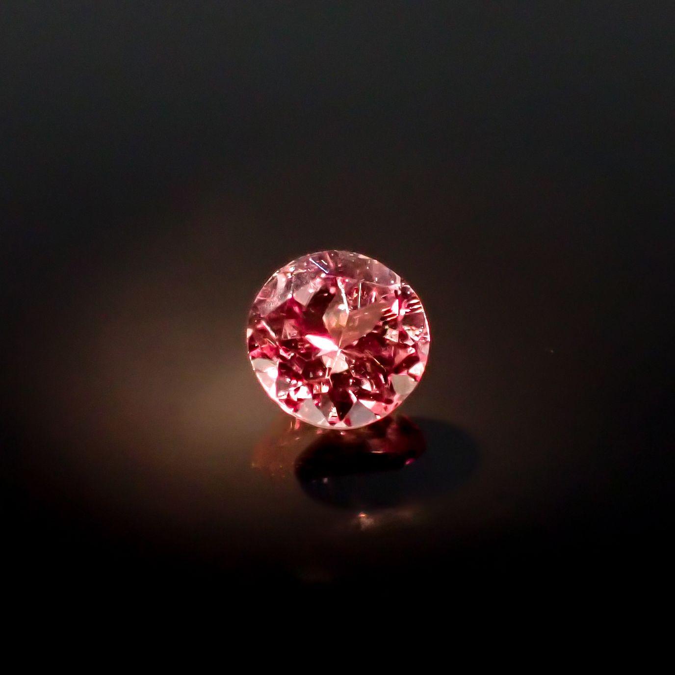 ドラゴンガーネット タンザニア産 0.45ct[241029208]4.5x4.4mm前後
