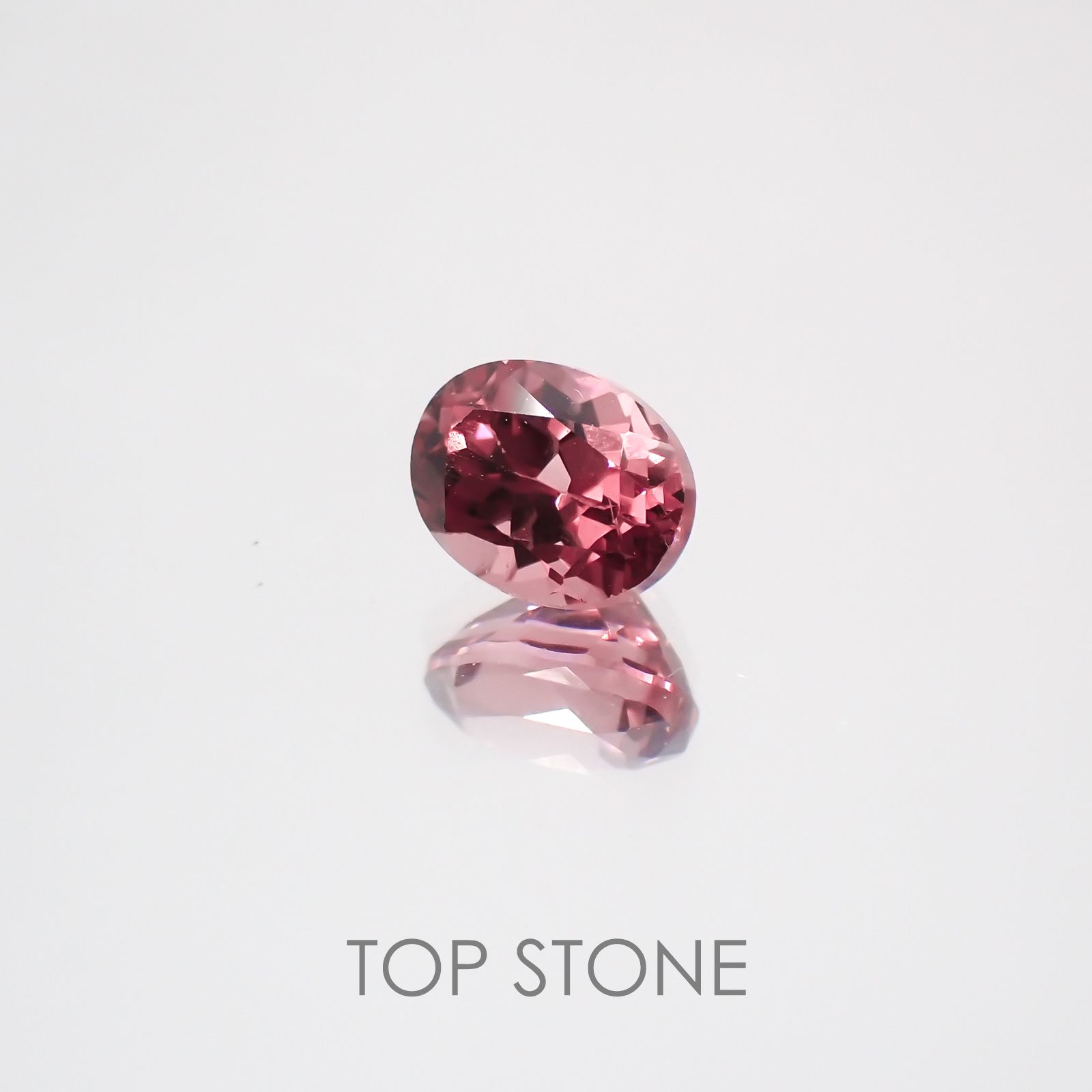 カラーチェンジマラヤガーネット タンザニア産 ルース 0.72ct[21059666]5.6×4.5mm前後