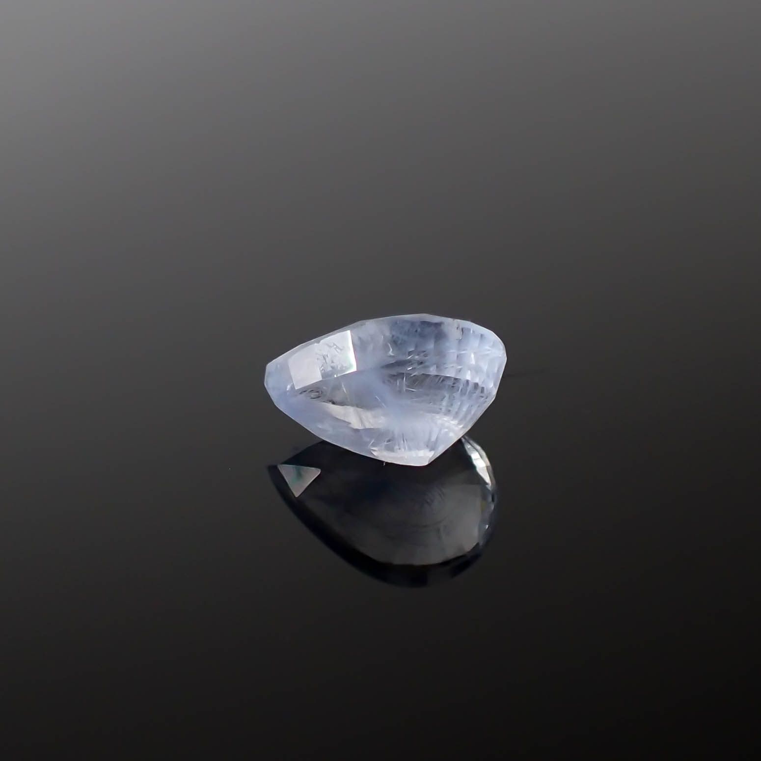 デュモルチェライトインクォーツ ブラジル産 1.75ct[240125654]9.4x6.8mm前後