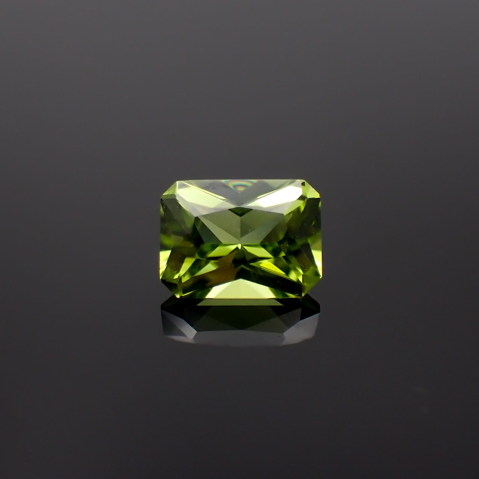 ペリドット 中国産 1.56ct[230622292]7.9x5.9mm前後