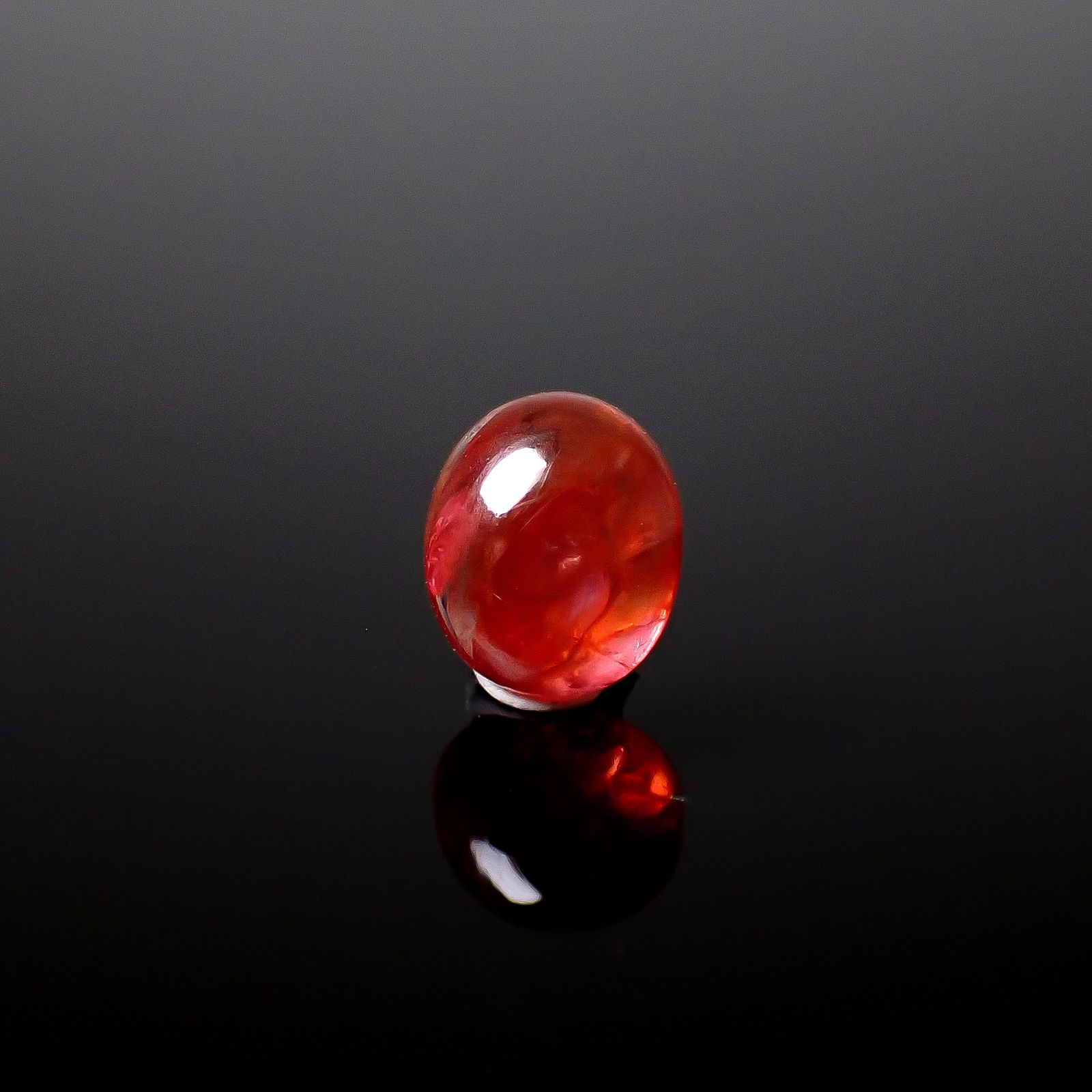 オレンジスピネル(宝石名スピネル)ビルマ産 1.33ct 識別済[250530344]6.9x5.8mm前後
