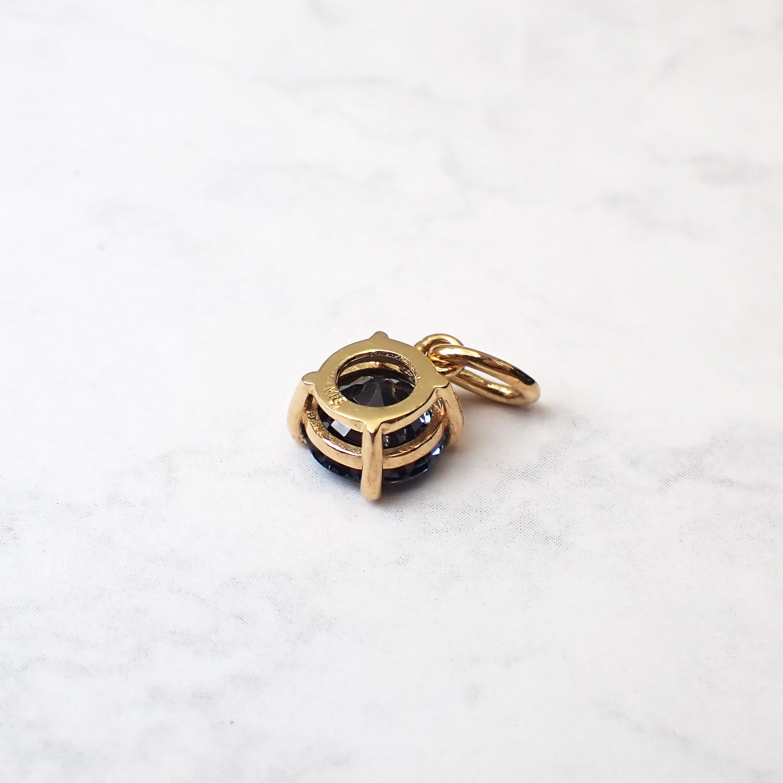◇K18ペンダント◇ バイオレットスピネル 0.90ct | ラウンド/つやあり仕上げ 6mm(※チェーン別売り) [241229429]