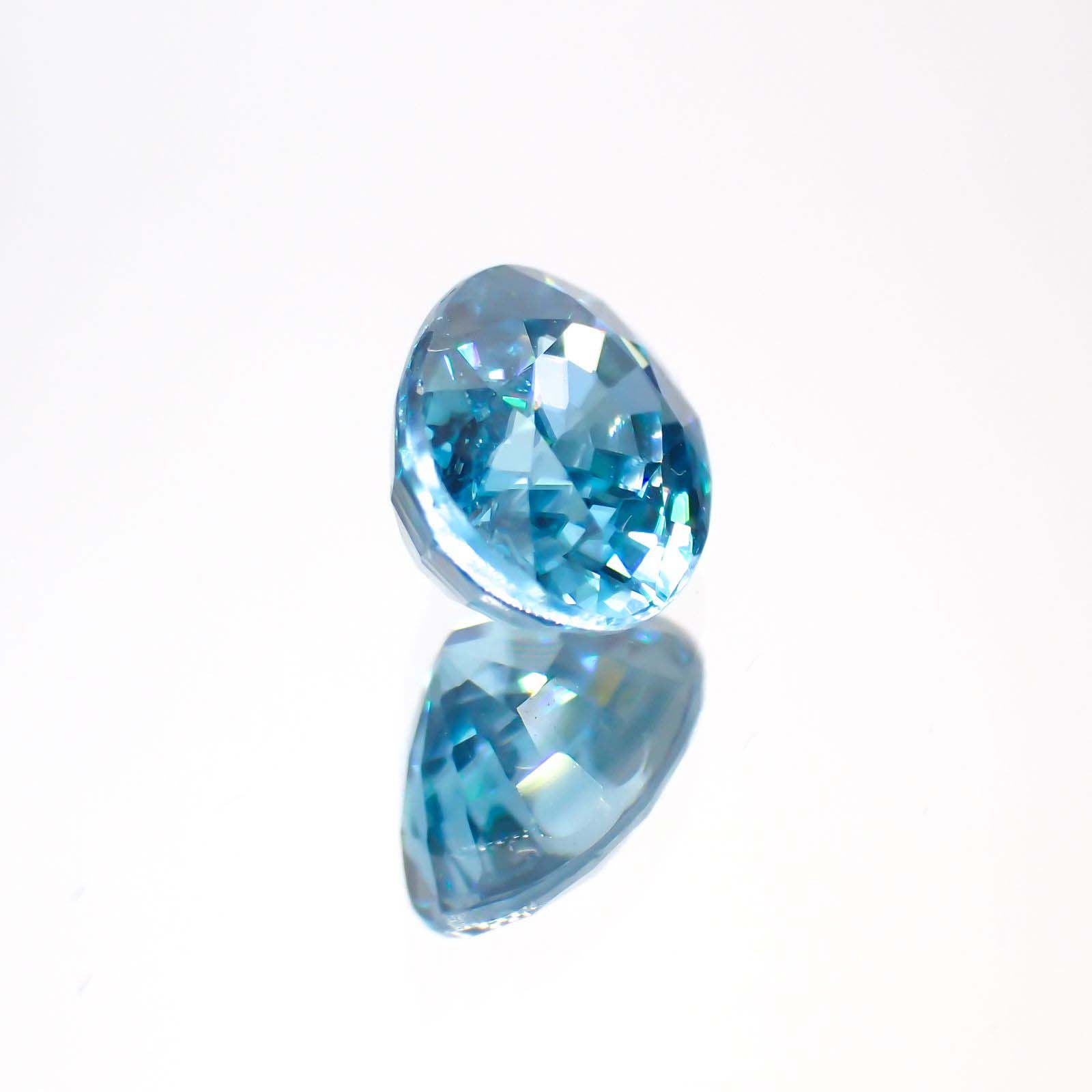 ブルージルコン(宝石名ジルコン) カンボジア産 2.23ct 識別済[211013450]8×6.3mm前後