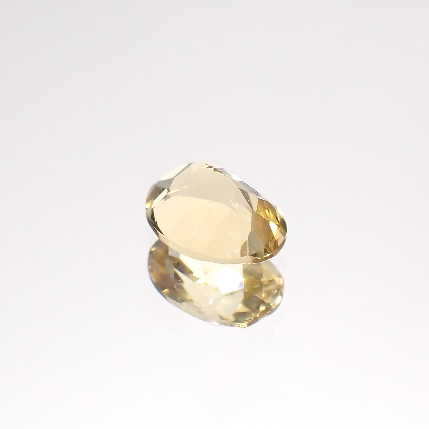 イエローベリル(宝石名イエロー・ベリル)ブラジル産 0.74ct 識別済[220515859]6.8x5.1mm前後