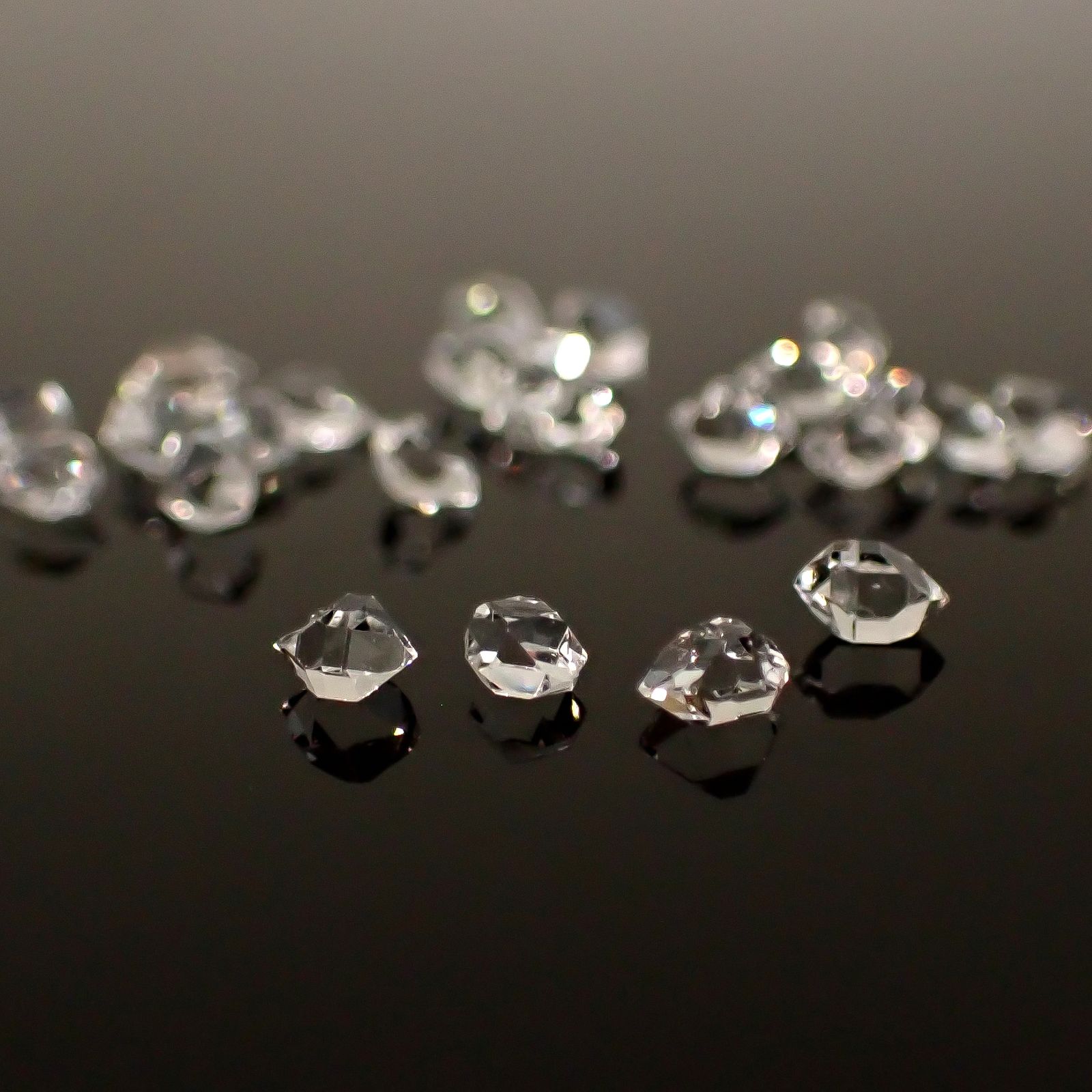 ◇メレセット◇ハーキマーダイヤモンド 原石 アメリカ・ニューヨーク州産 1.75ct / 2.8-3.5x1.5-2.3mm前後 [260231700]