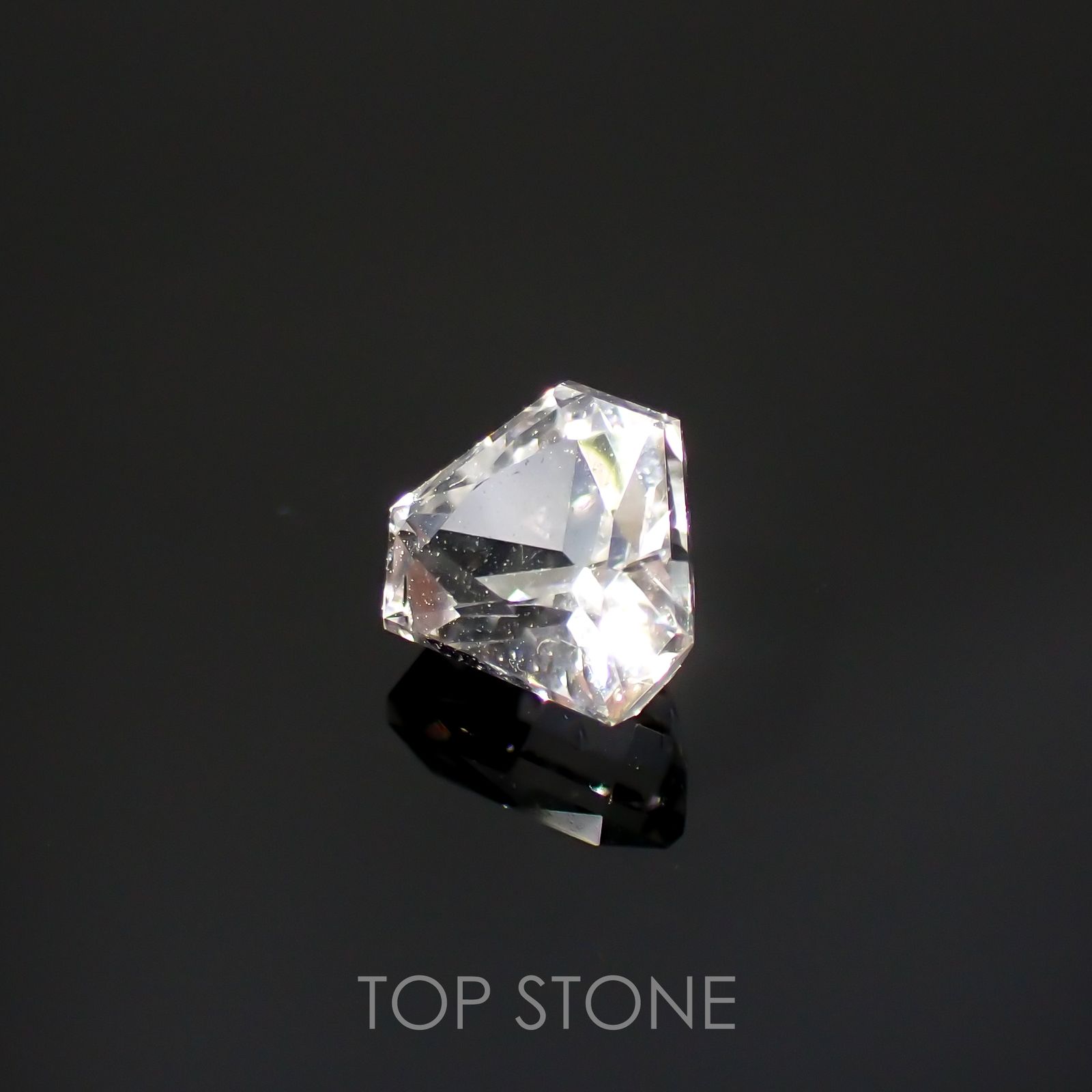 カラーレスエンスタタイト(宝石名ホワイト・エンスタタイト)スリランカ産 0.93ct 識別済[220115569]6x5.1mm前後