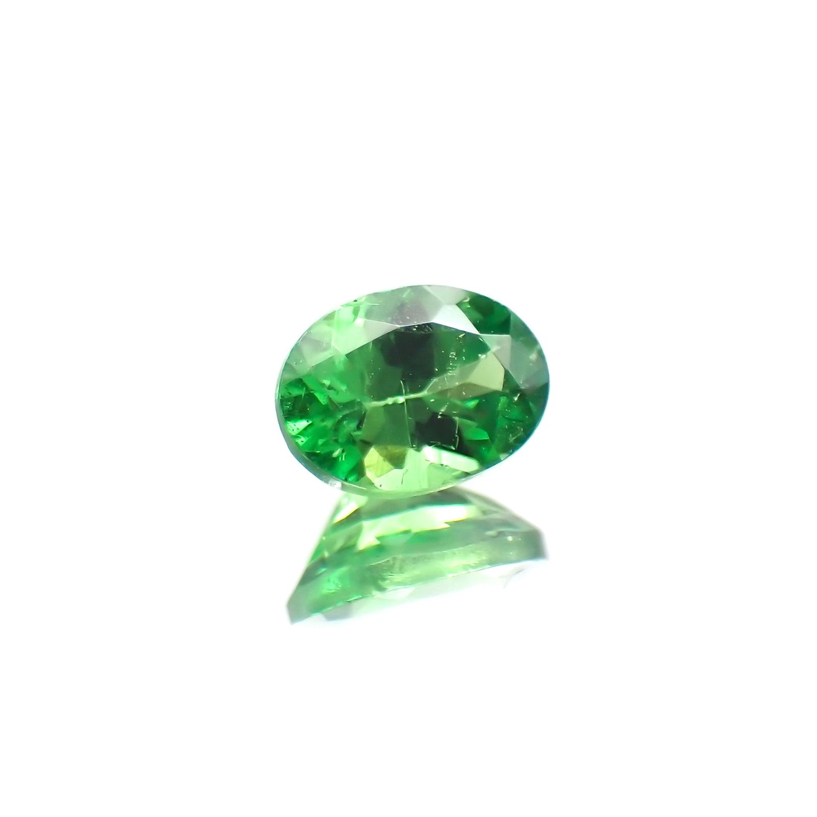 ツァボライト(宝石名ガーネット)タンザニア産 0.23ct 識別済[251018726]4.2x3.1mm前後
