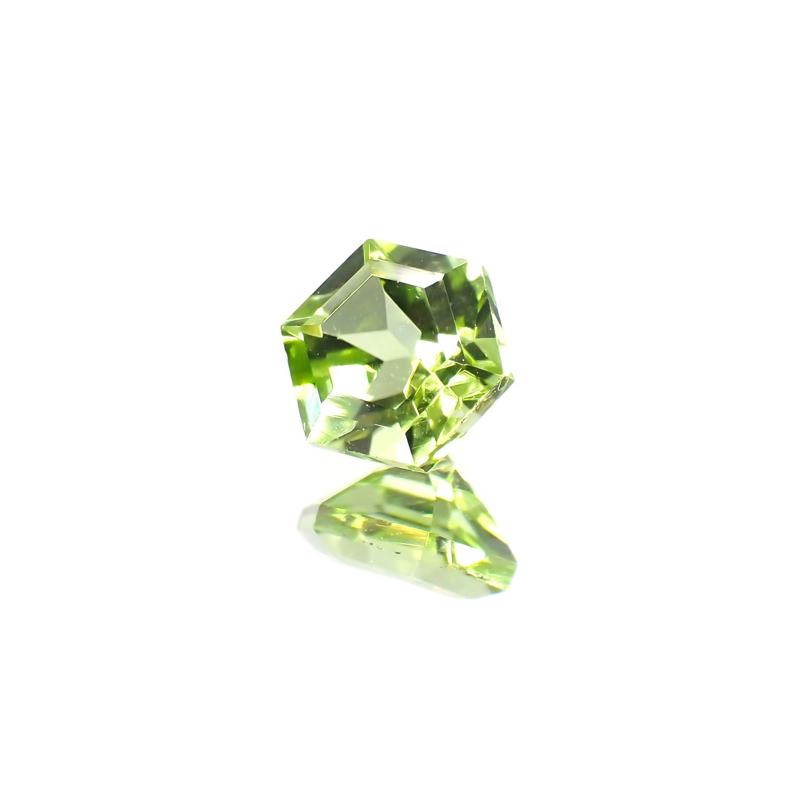 ◇ヘキサゴンカット◇ペリドット(宝石名ペリドット) パキスタン産 0.63ct 識別済[250813100]4.9×4.9mm前後