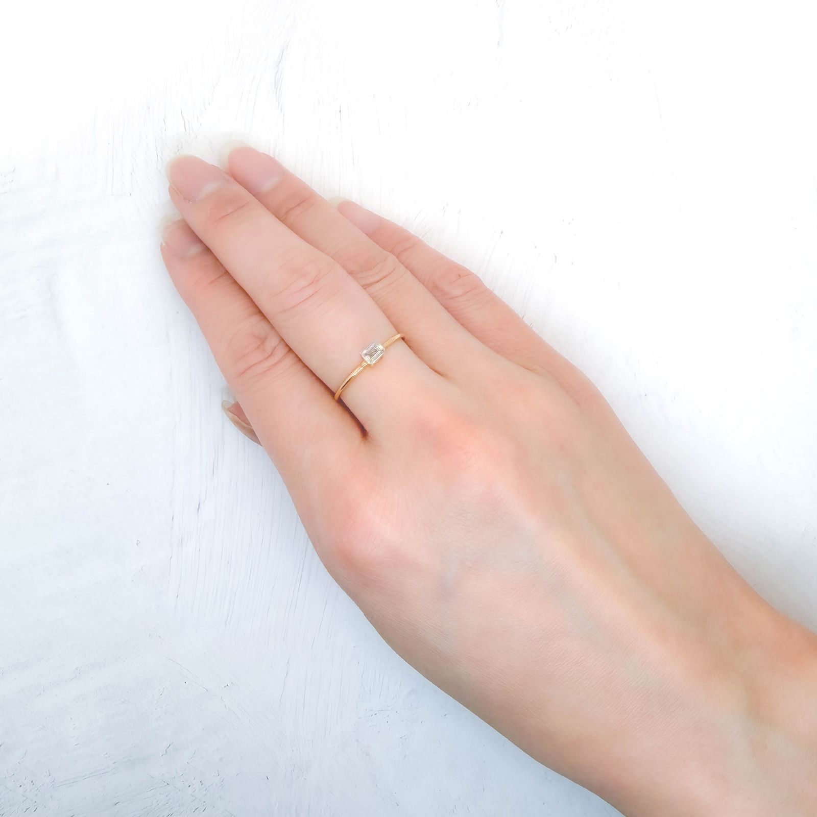 テネブレッセンススキャポライト アフガニスタン産 0.18ct / 4.1x2.9mm前後 [260432045]