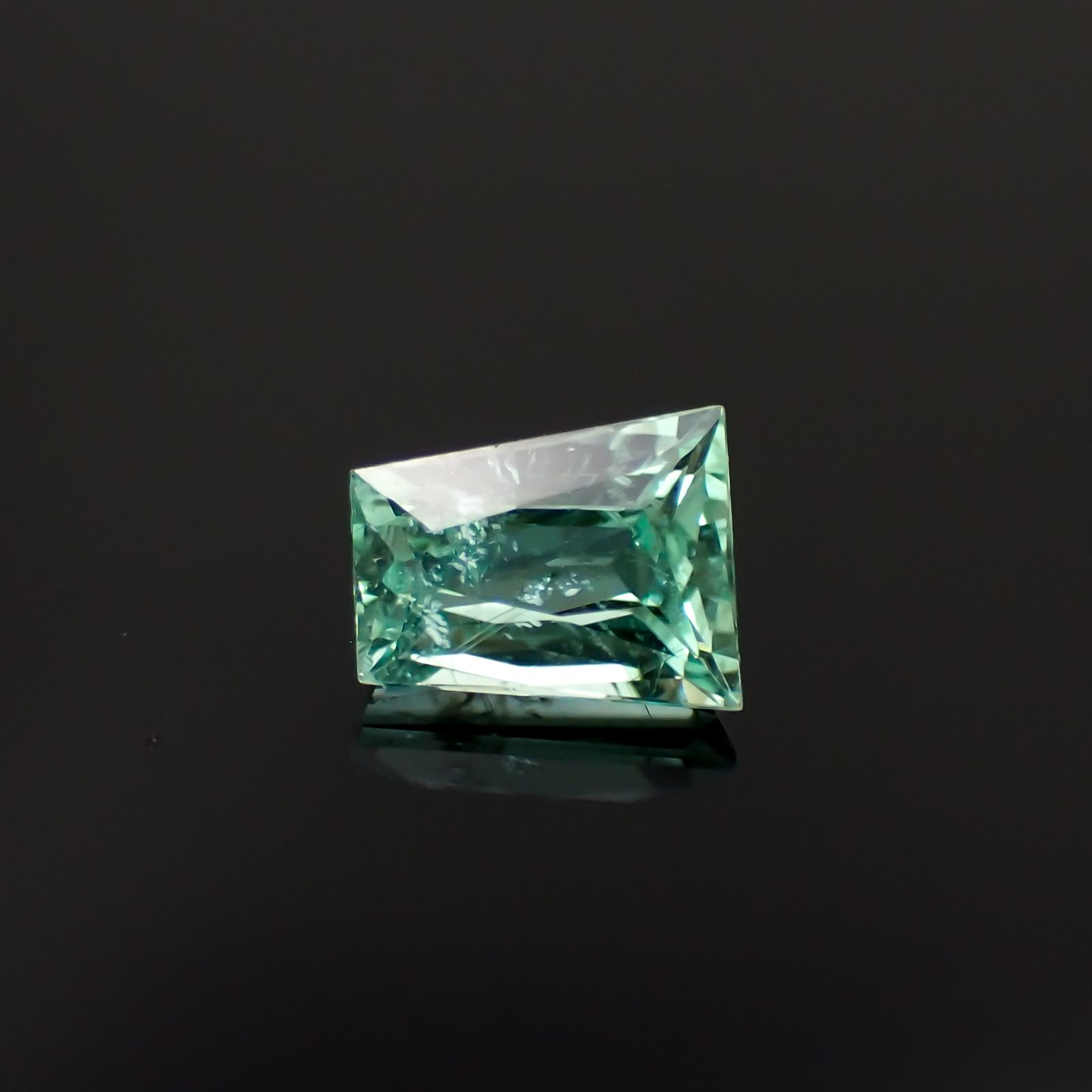◇カスタムカット◇パライバトルマリン(宝石名トルマリン/別名パライバ・トルマリン)モザンビーク産 2.098ct ソ付(宝貴協)[230421881]8.55x6.89mm前後