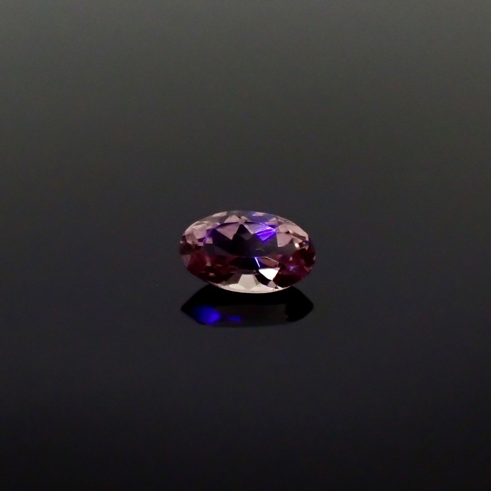 ドラゴンガーネット タンザニア産 0.29ct [250330039]5.1x3.1mm前後