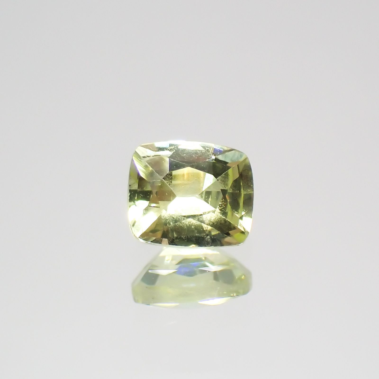 クリソベリル(宝石名クリソベリル)マダガスカル産 0.48ct 識別済[220114497]4.6x3.9mm前後