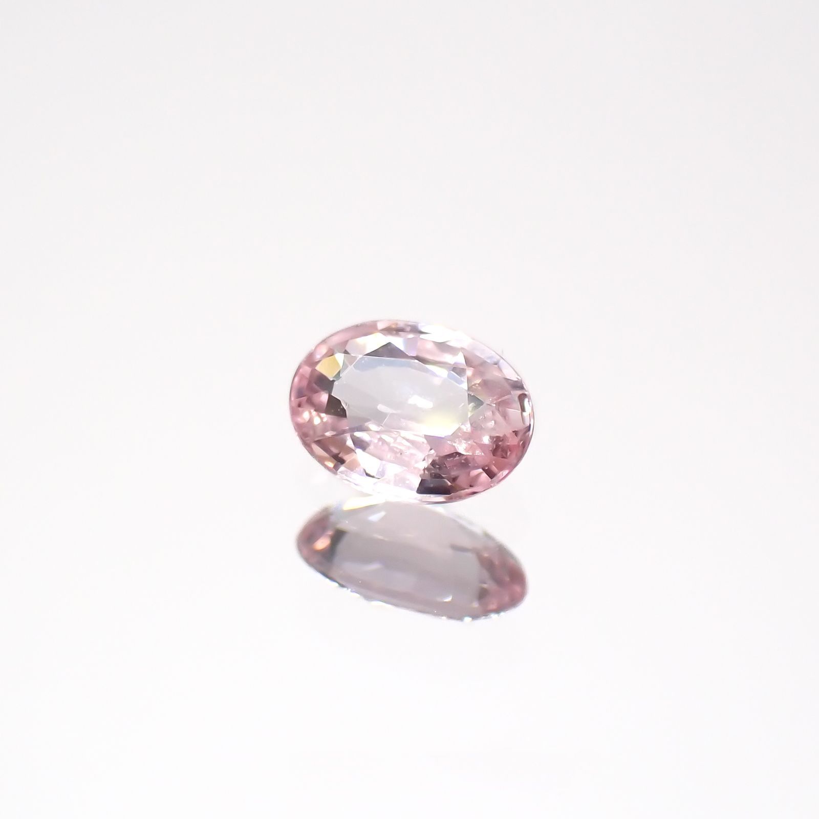 パパラチャサファイア(宝石名サファイア/別名パパラチャ・サファイア)スリランカ産 0.305ct ソ付(日独)[220616593]4.8x3.6mm前後