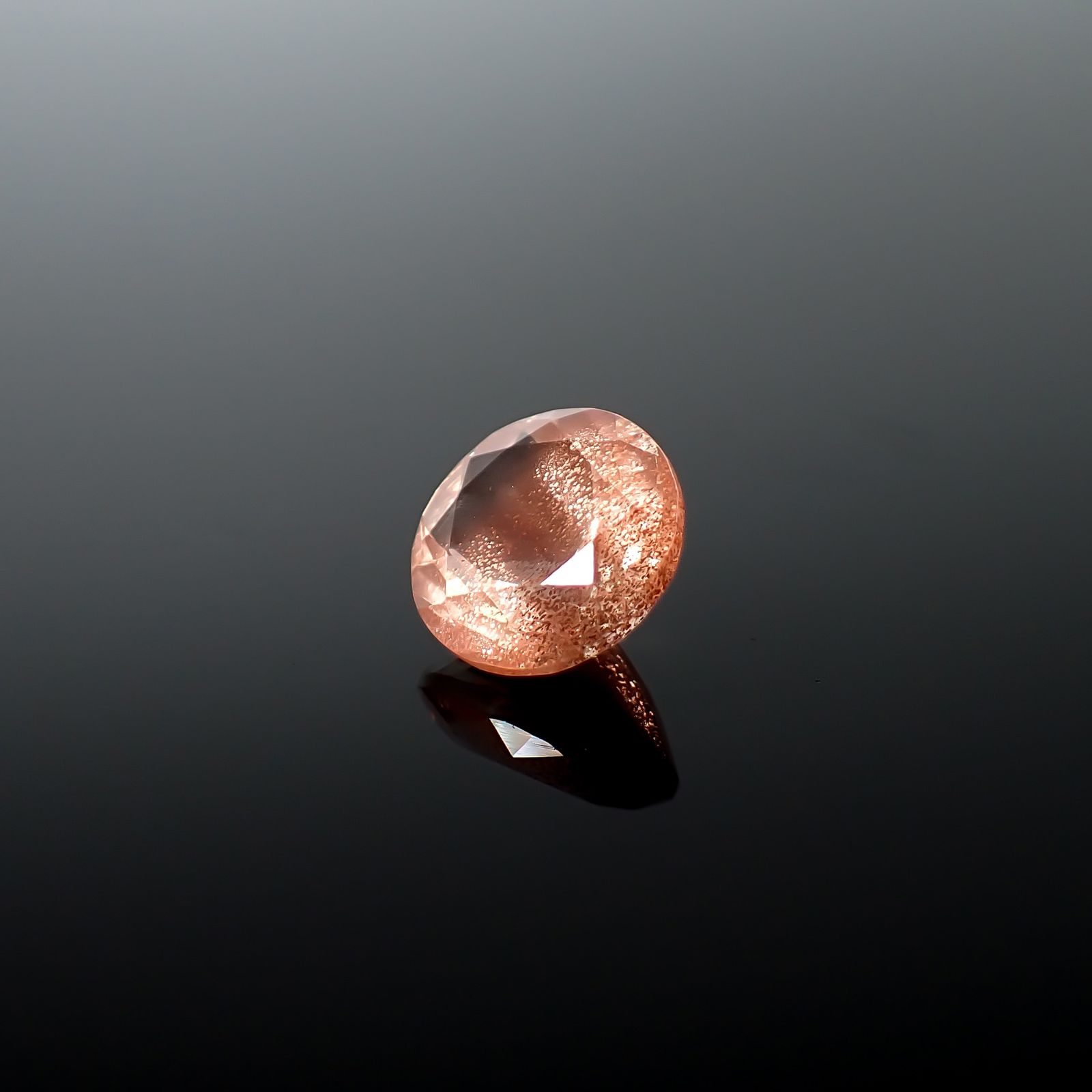 オレゴンサンストーン アメリカ・オレゴン州産 1.87ct / 8.1x8mm前後 [260732638]
