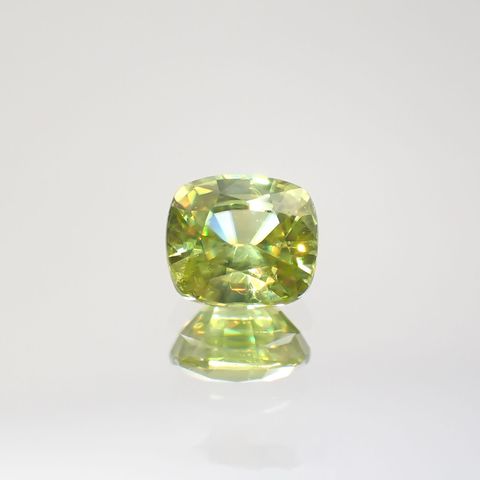 スフェーン(宝石名スフェーン) マダガスカル産 0.831ct ソ付(彩珠)[210712008]5.7×5mm前後